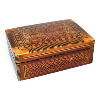 Vintage wooden box with straw marquetry and mother-of-pearl decoration.