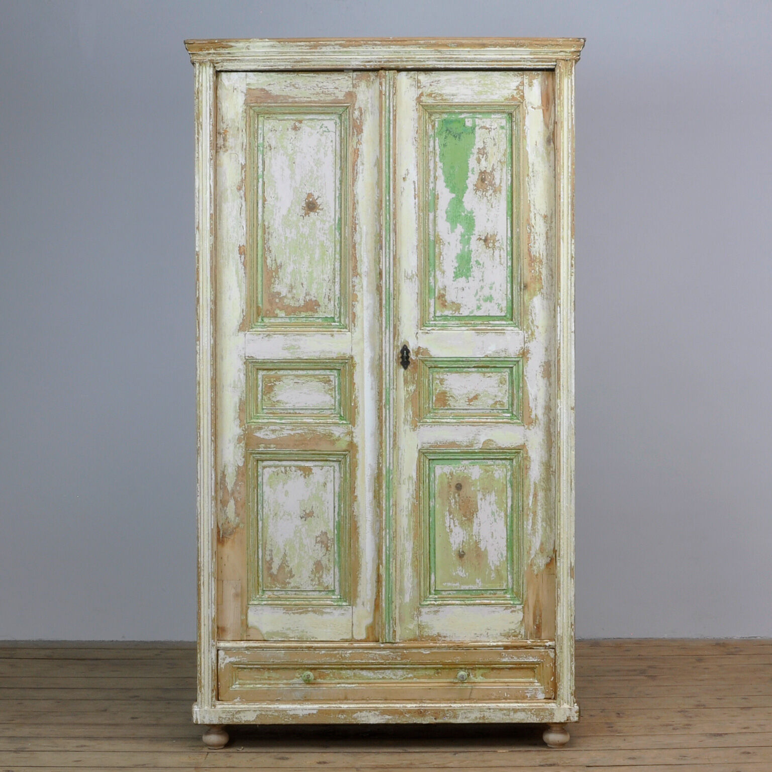 Antique pine cabine, circa 1920