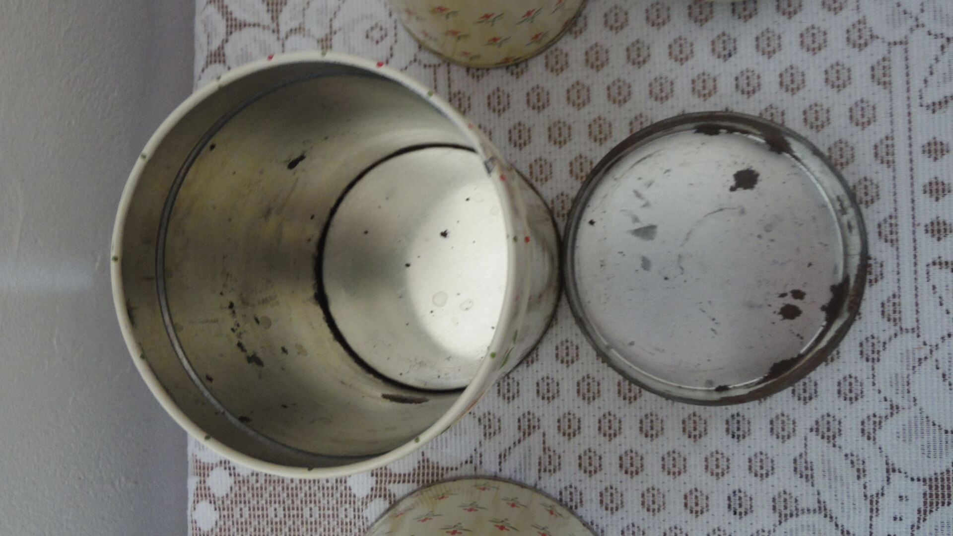 Set of 4 vintage tole pots