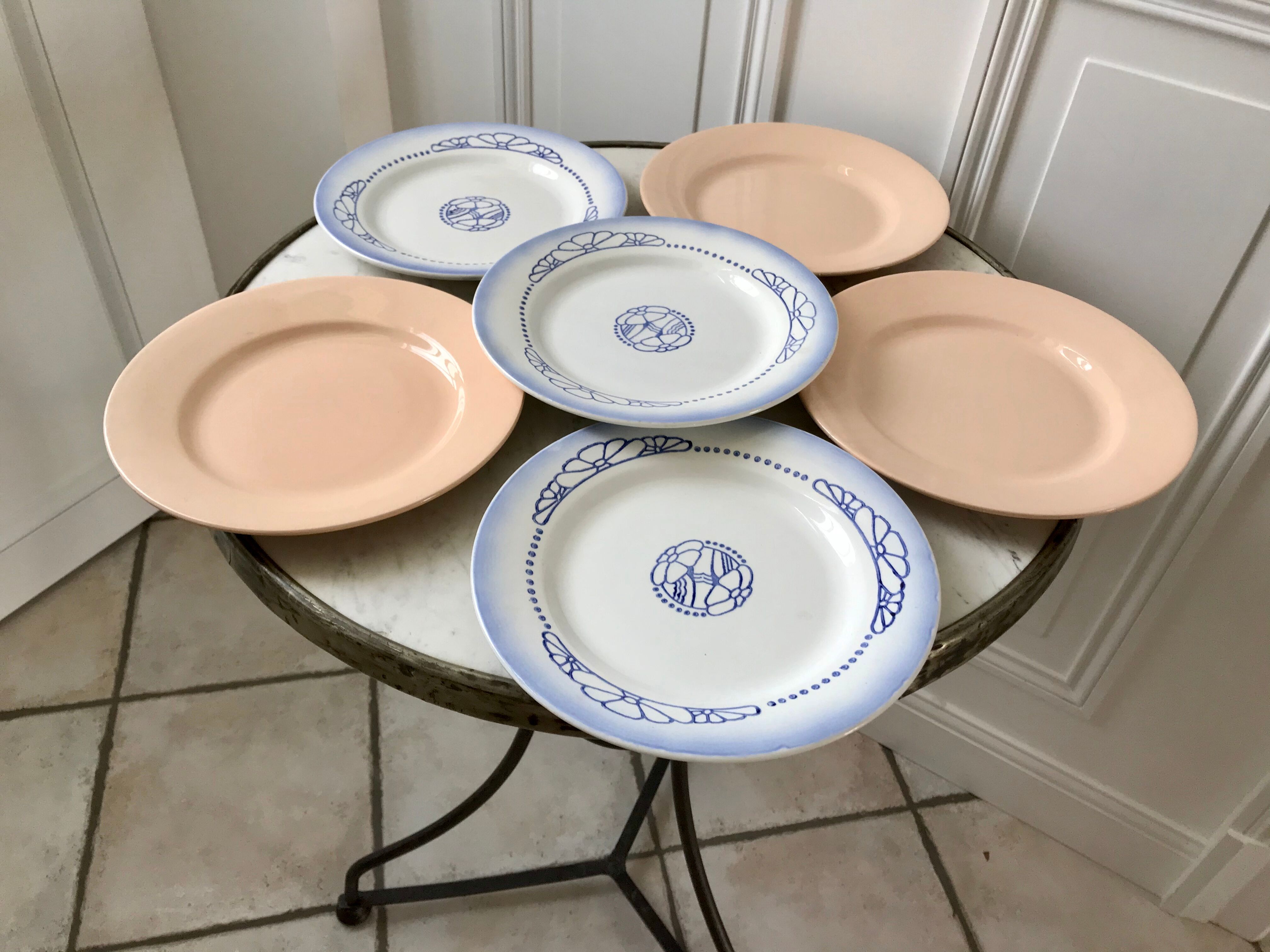 Lot de 6 assiettes plates dépareillées Digoin Sarreguemines  "Arroux" et rose poudré années 30-40