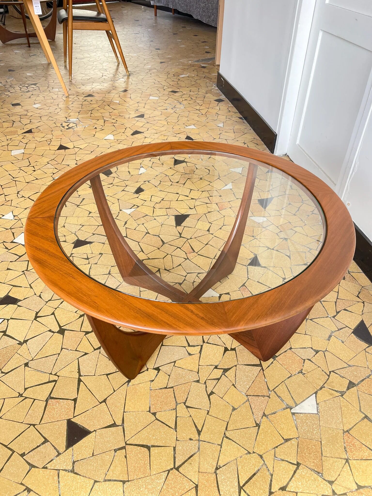 Round Astro coffee table - Victor Wilkins