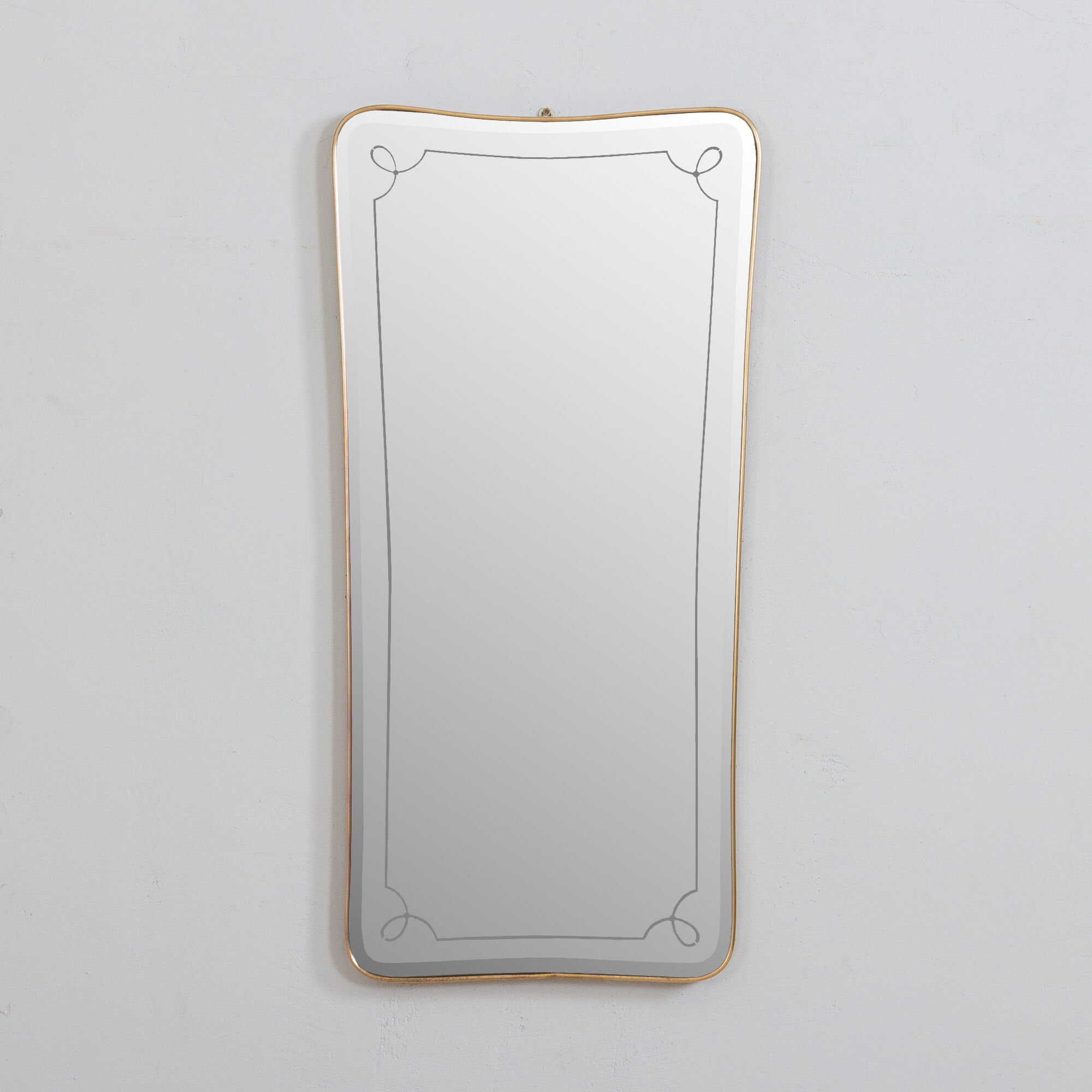 Miroir en laiton du milieu du siècle avec bords biseautés, années 1950 - 114x56cm