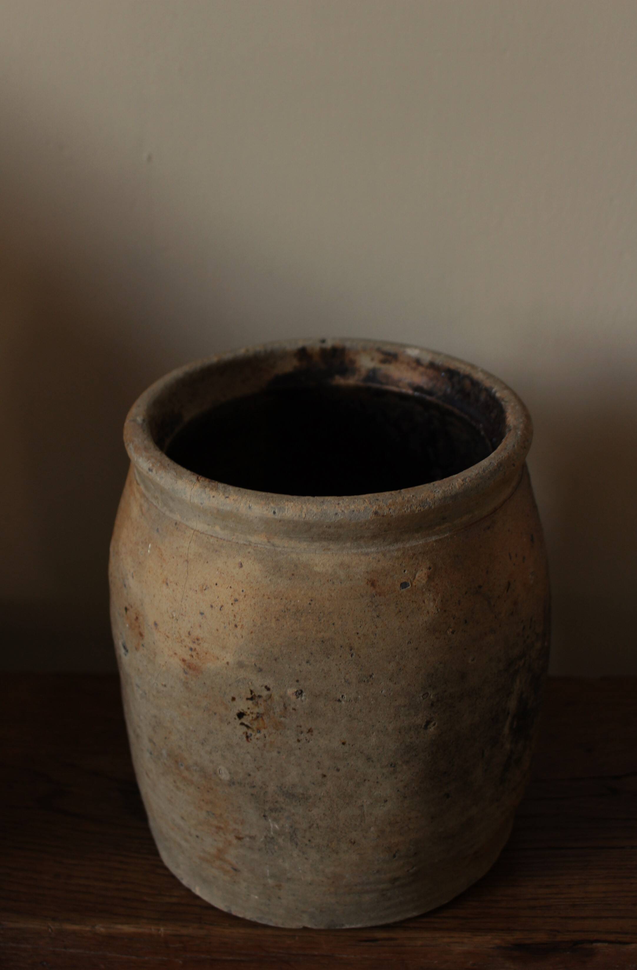 Large round terracotta pot with handle