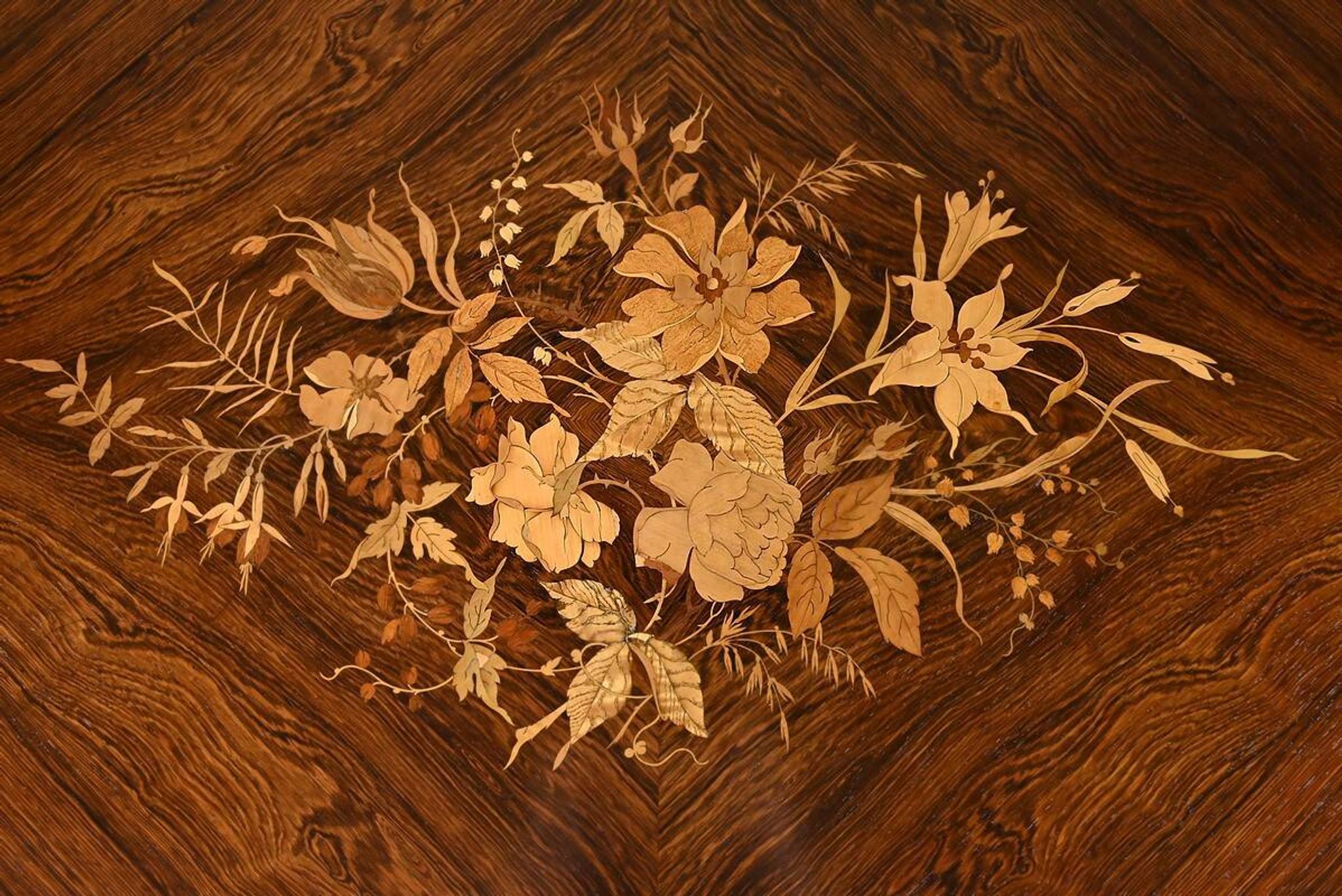 Middle table in rosewood veneer, Napoléon III period – 2nd half of the 19th century.