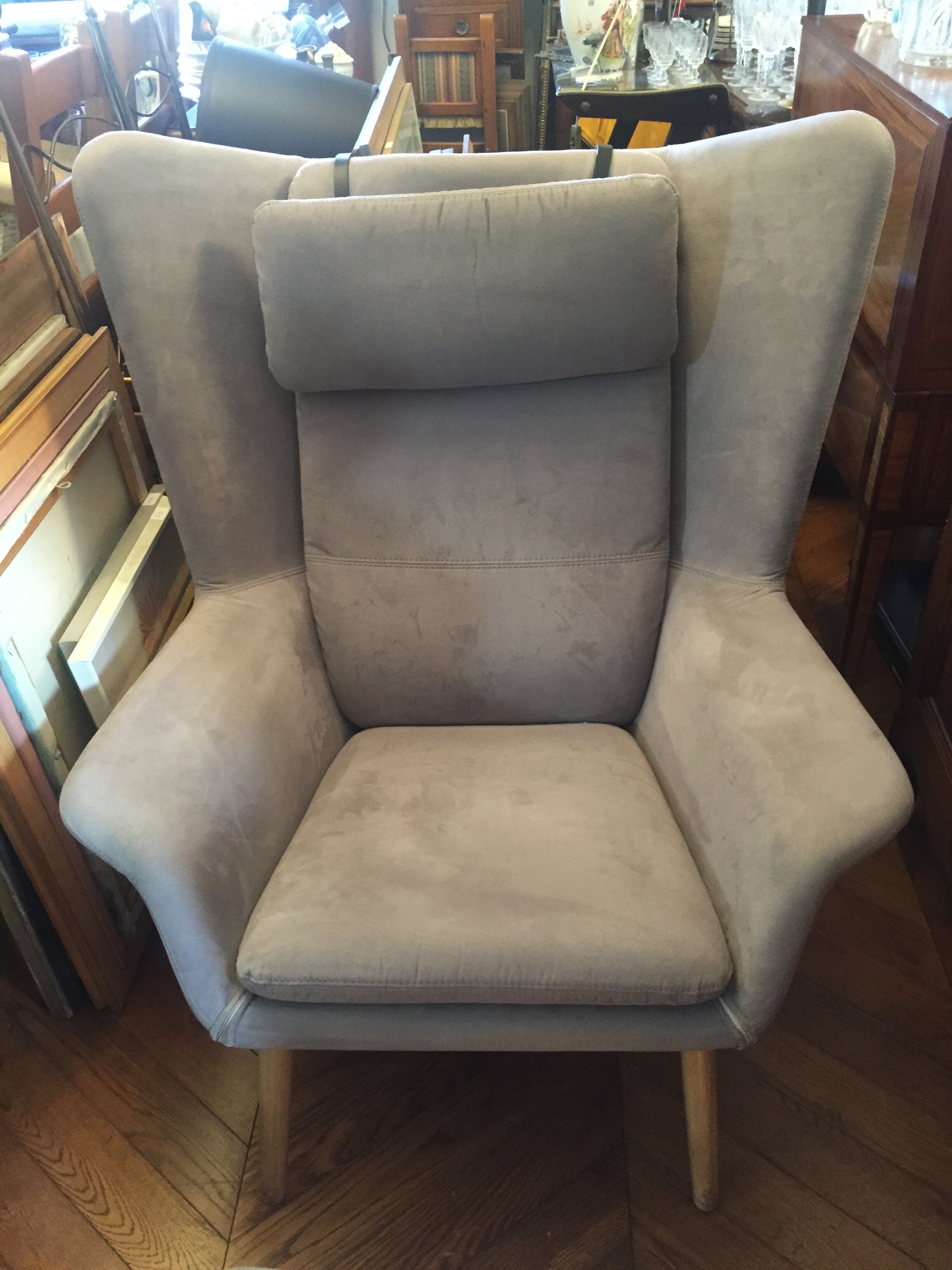 Relaxed chair with foot rests