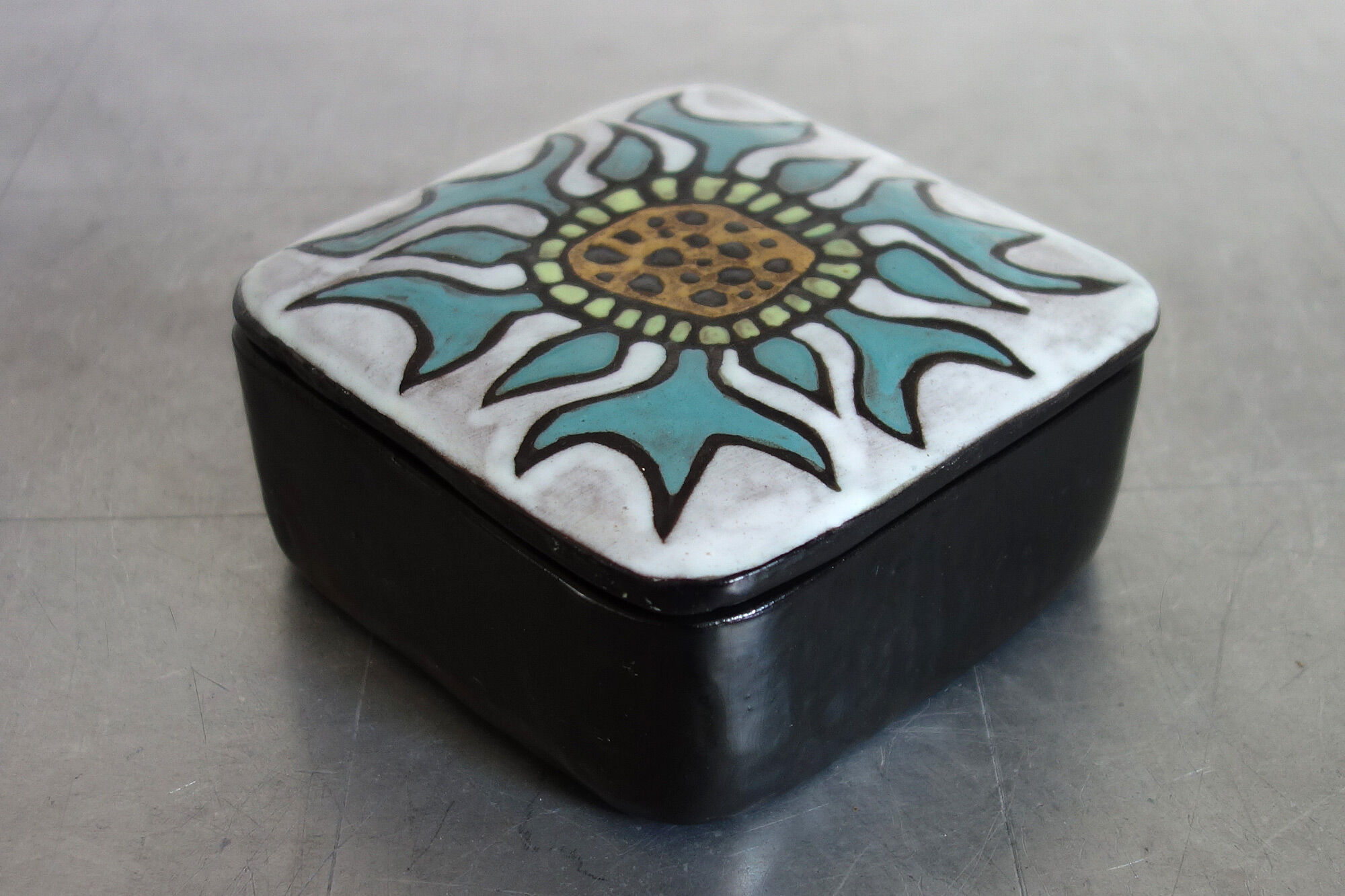 Ceramic box by Yvette Manoy, Belgium, 60s