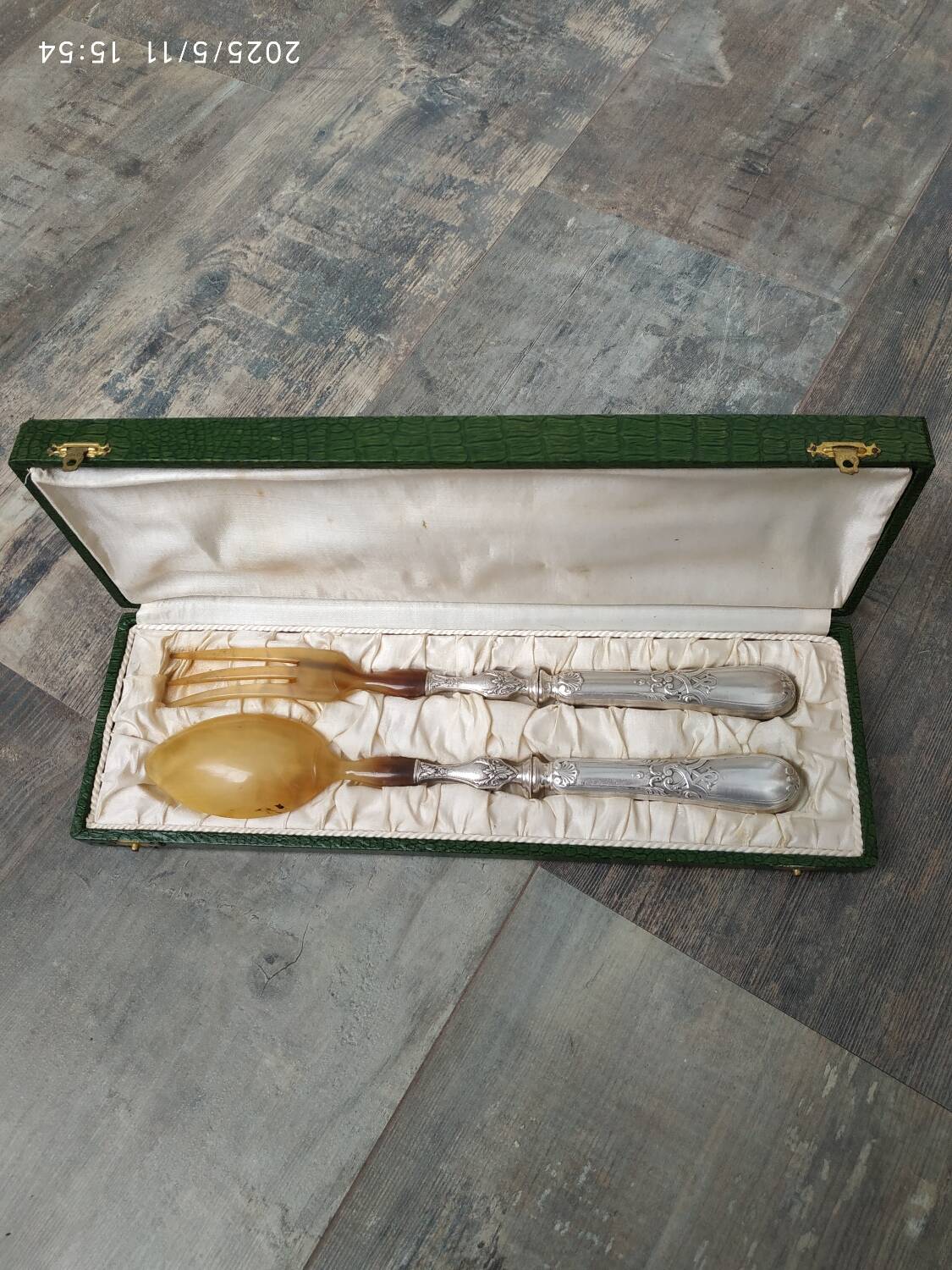 Duo of serving cutlery