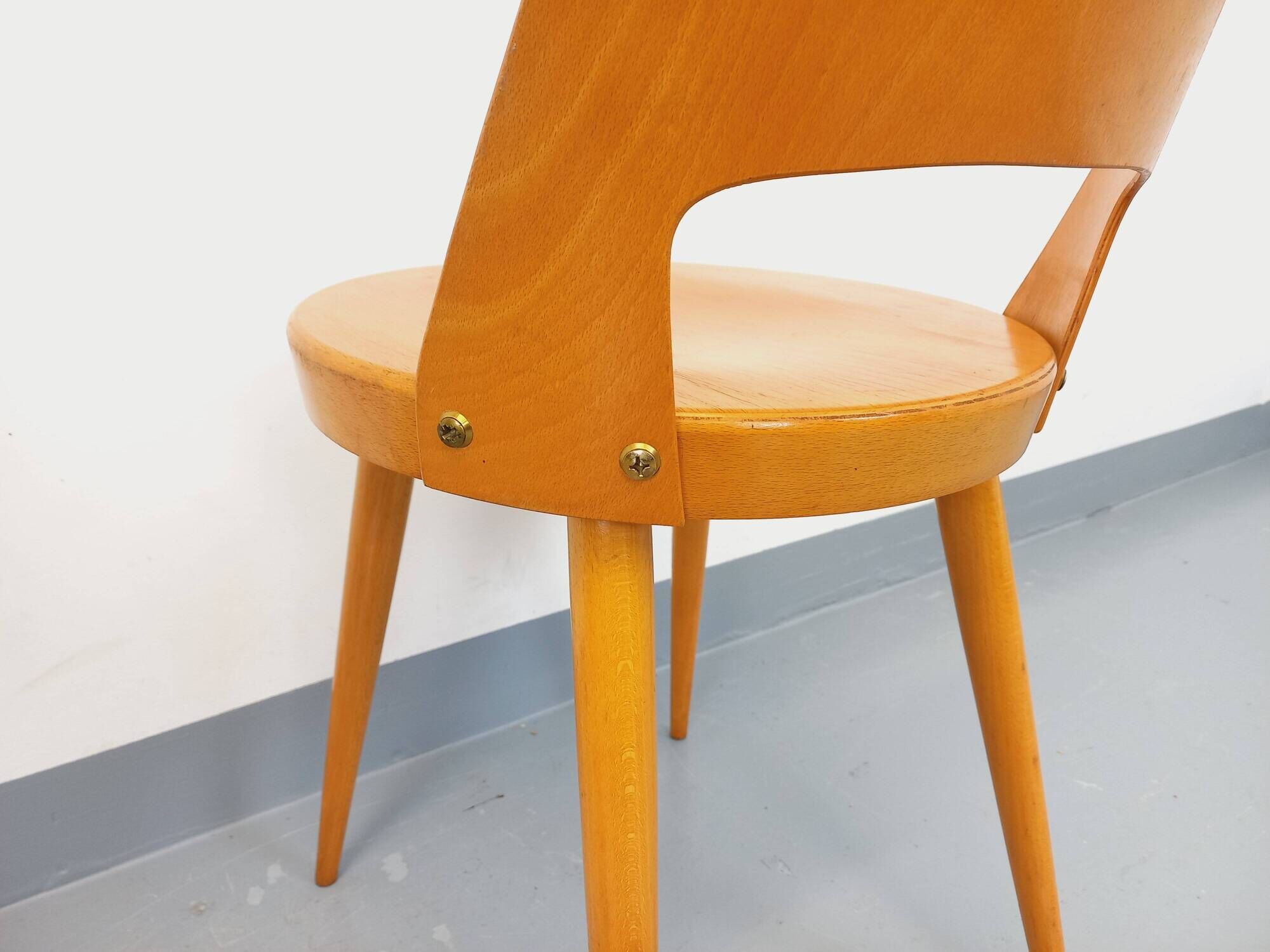 Chaise Mondor vintage de marque Baumann en bois des années 60