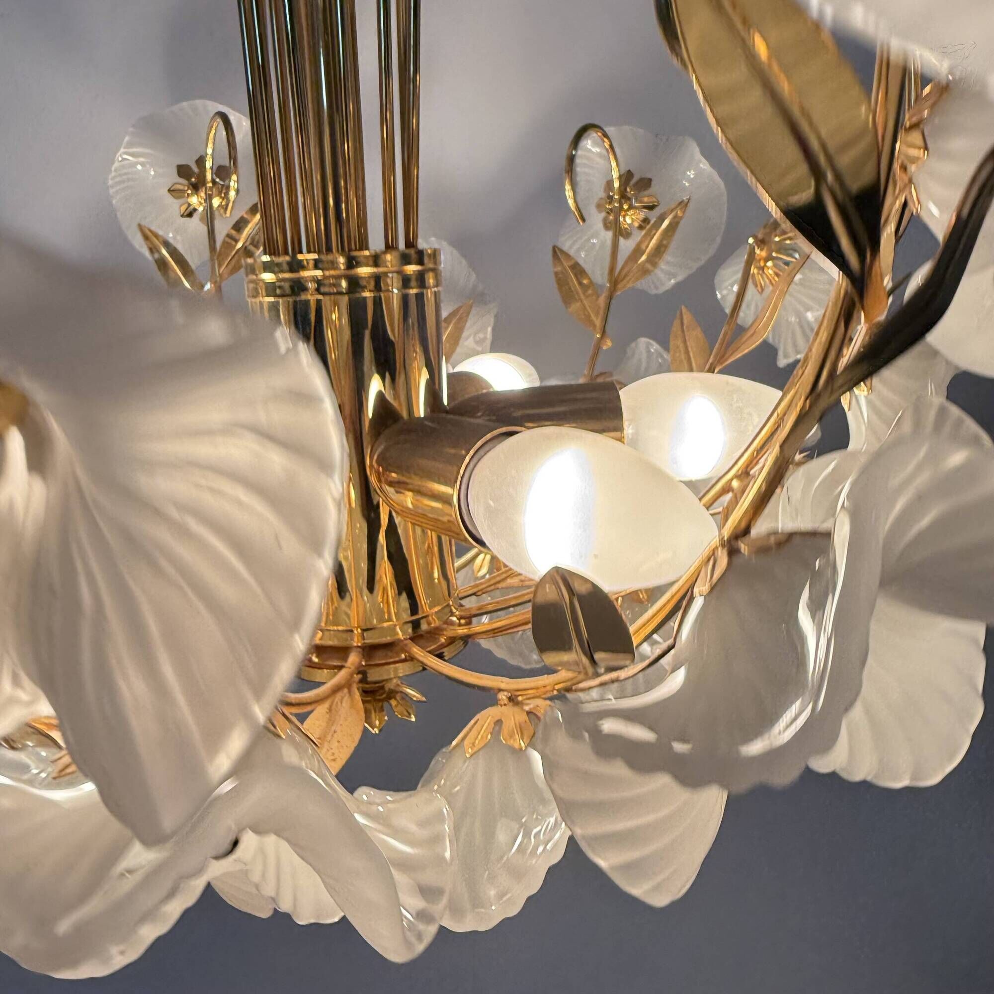 Lustre milieu du siècle avec fleurs en verre, années 1970