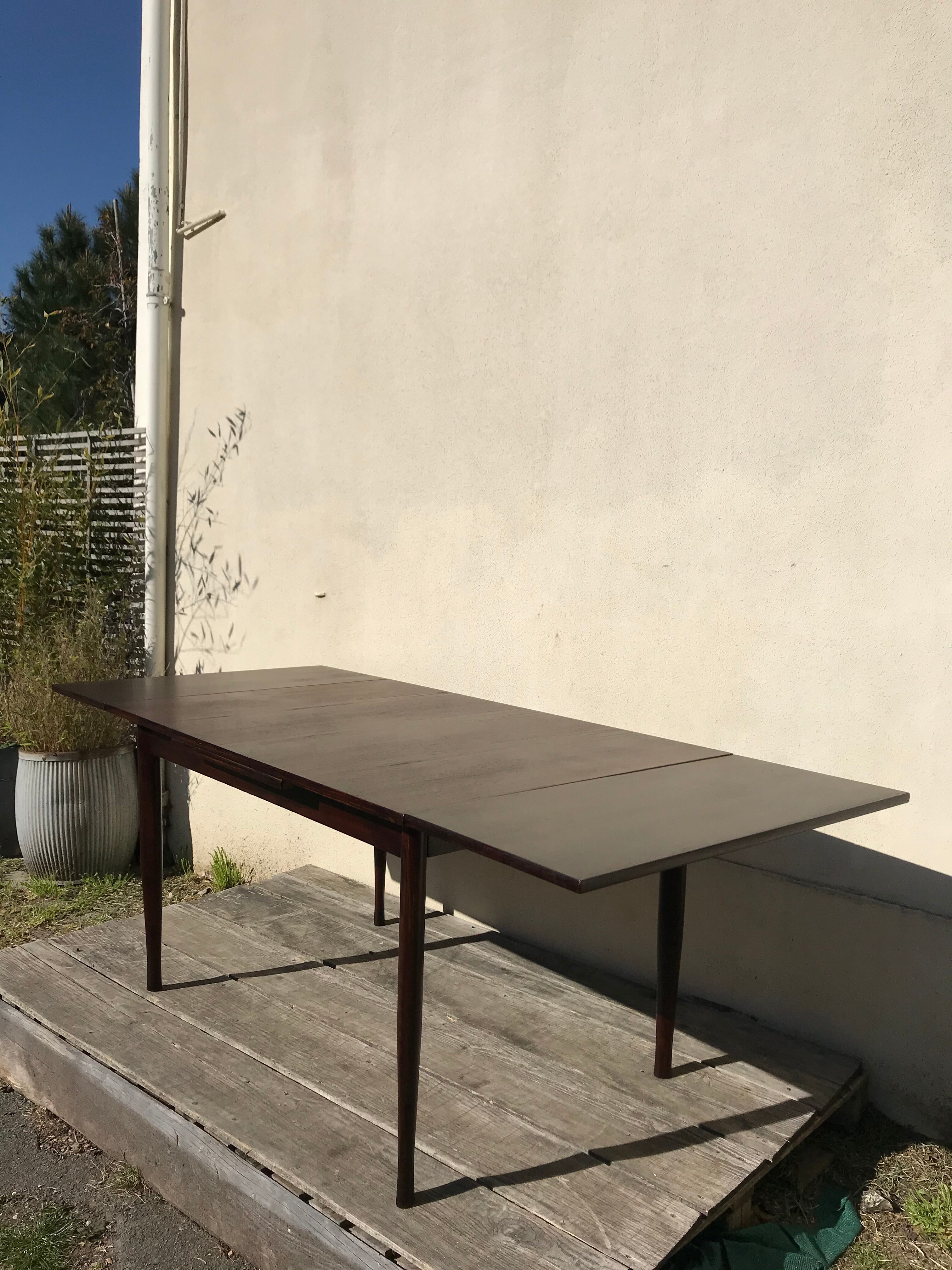 Extendable vintage dining table