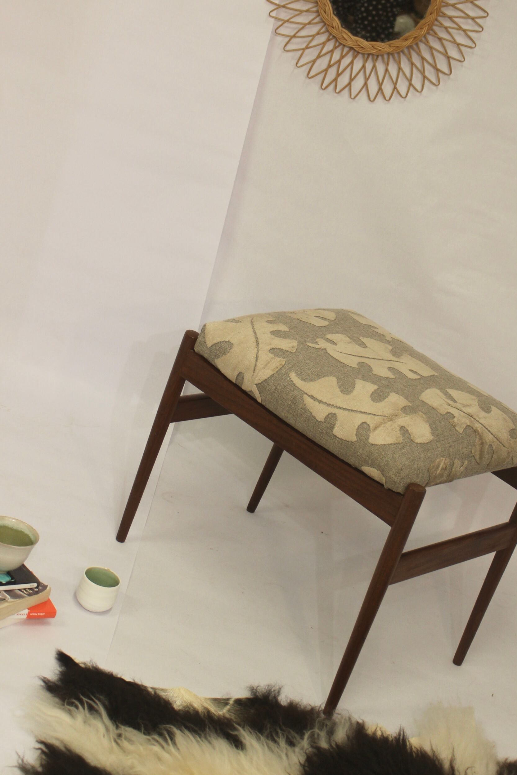 Scandinavian stool in beech 50