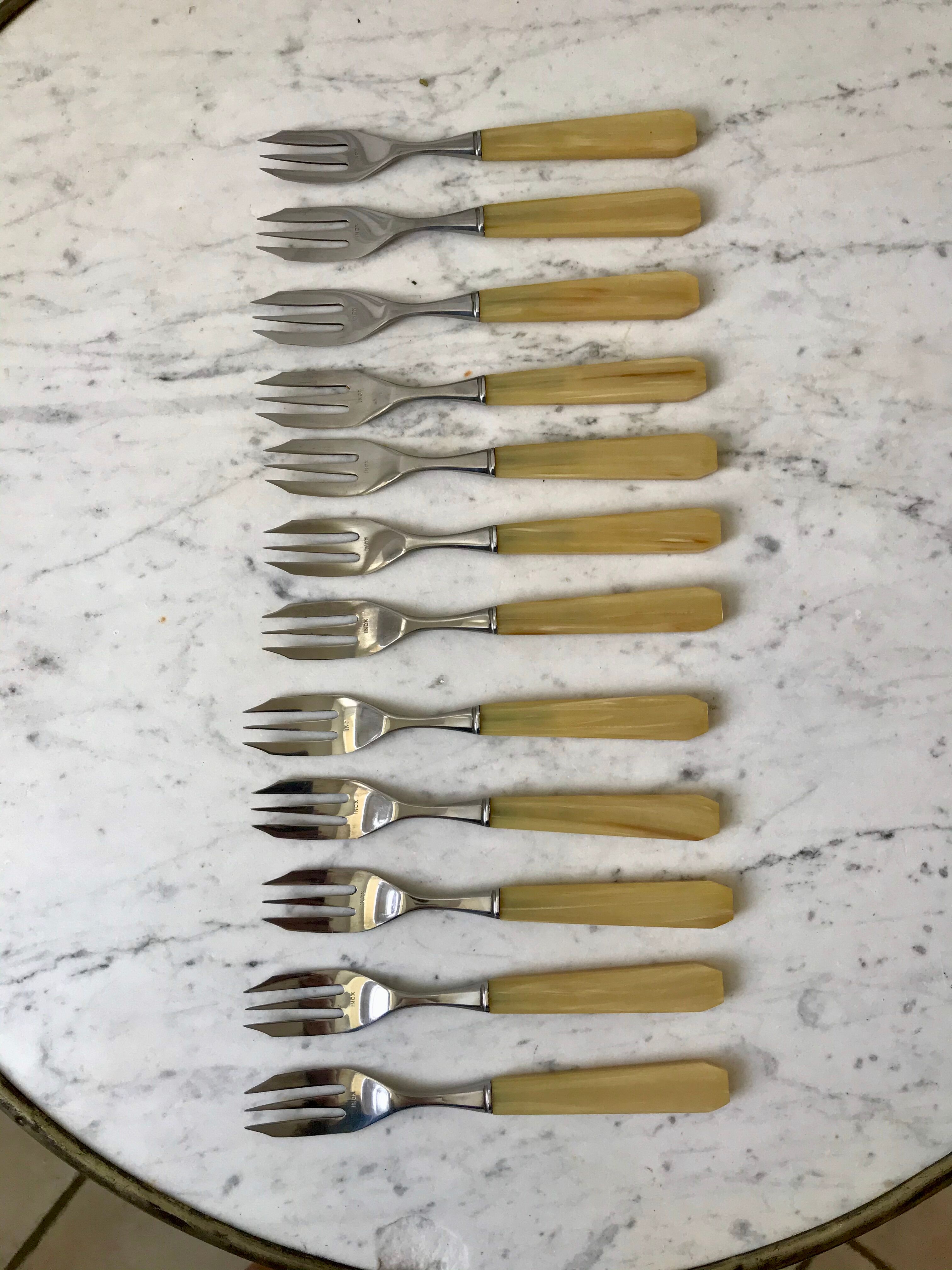 Set of 12 forks and 2 dessert serving knives in horn 60s