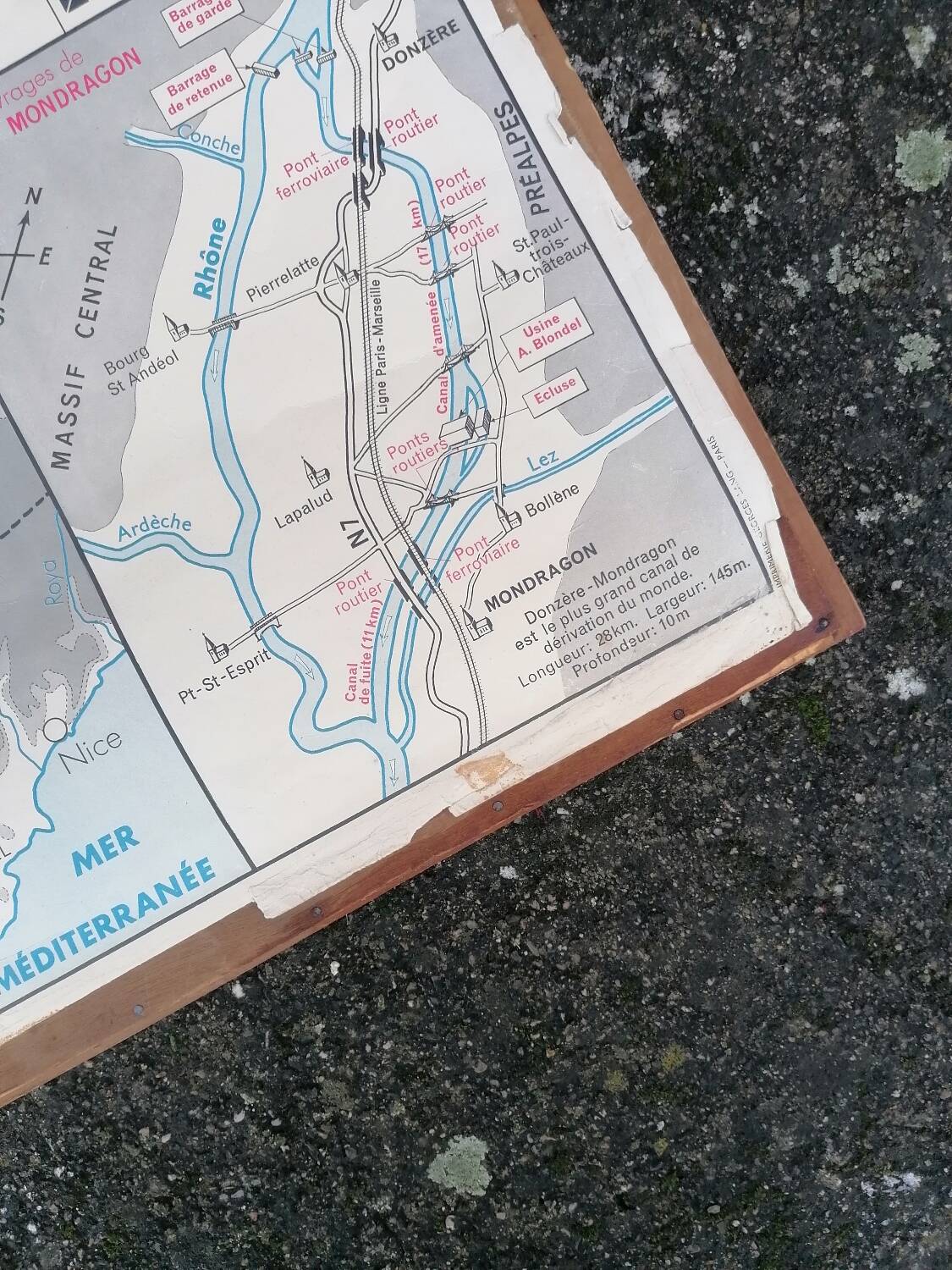 Ancienne affiche scolaire MDI France, le gros élevage et le Rhône.