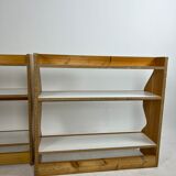 Duo d'étagères vaisselier de Charlotte Perriand