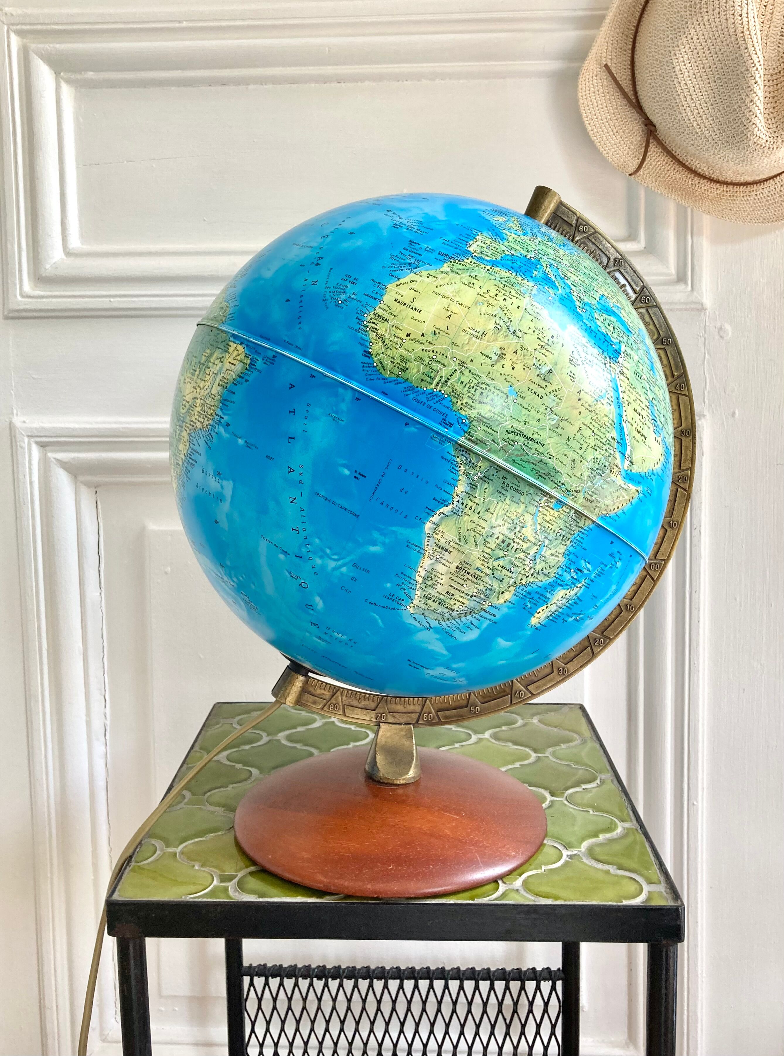 Mappemonde globe terrestre lumineux