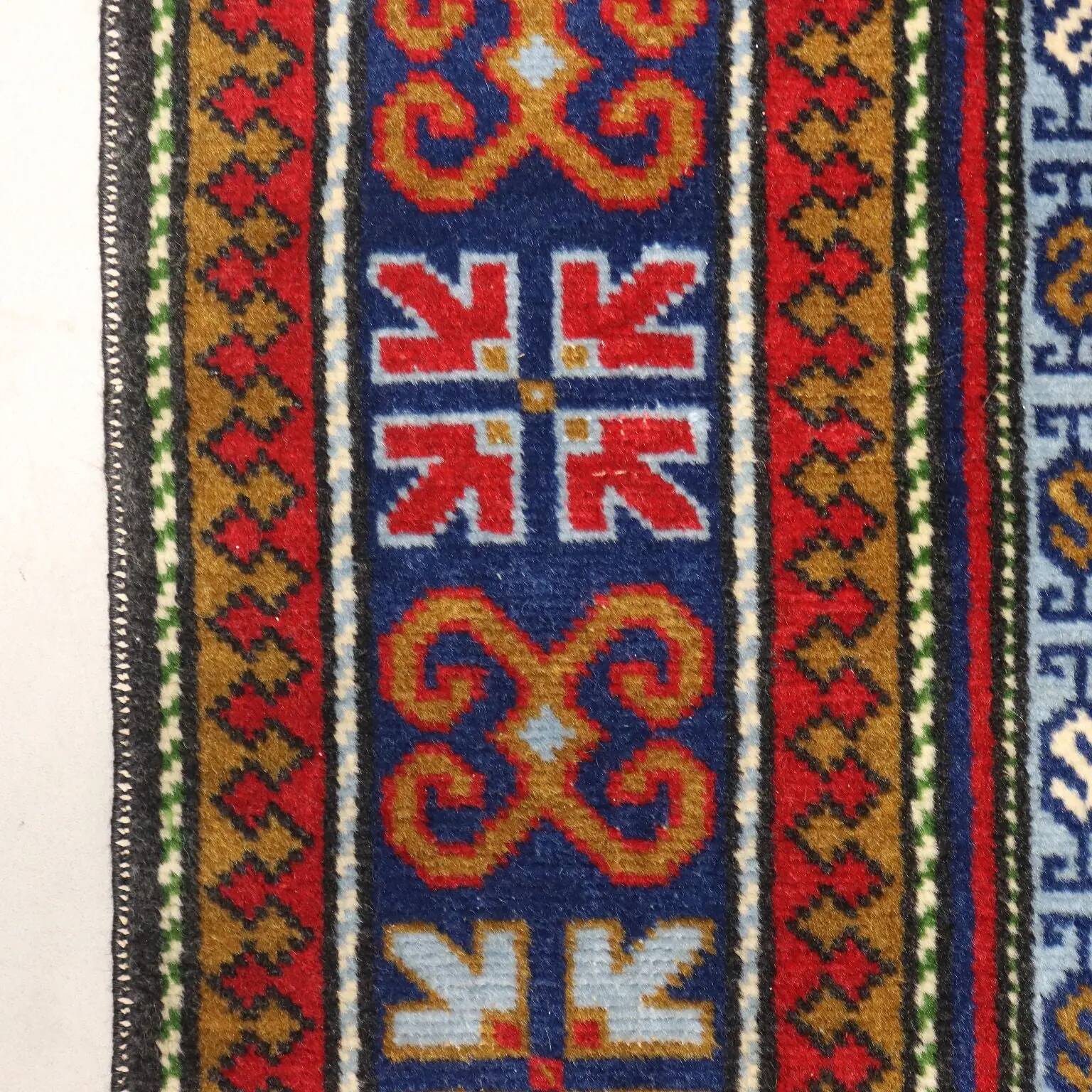 Ancient Shirwan carpet in cotton and wool, Russia, 84 x 59 in.