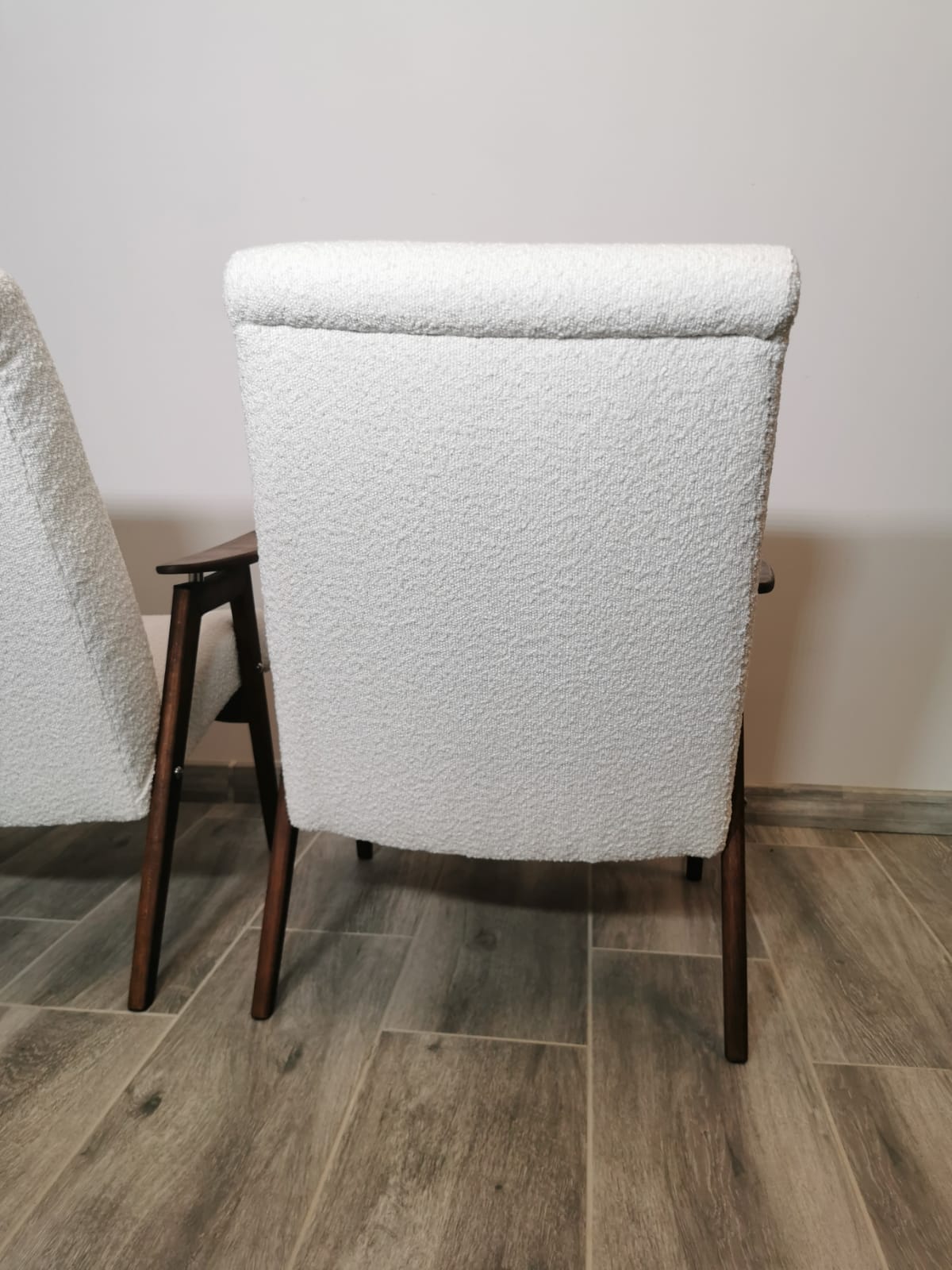 Paire de fauteuils par Jaroslav Smidek restaurés