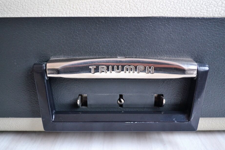 Triumph Gabriele 25 portable typewriter