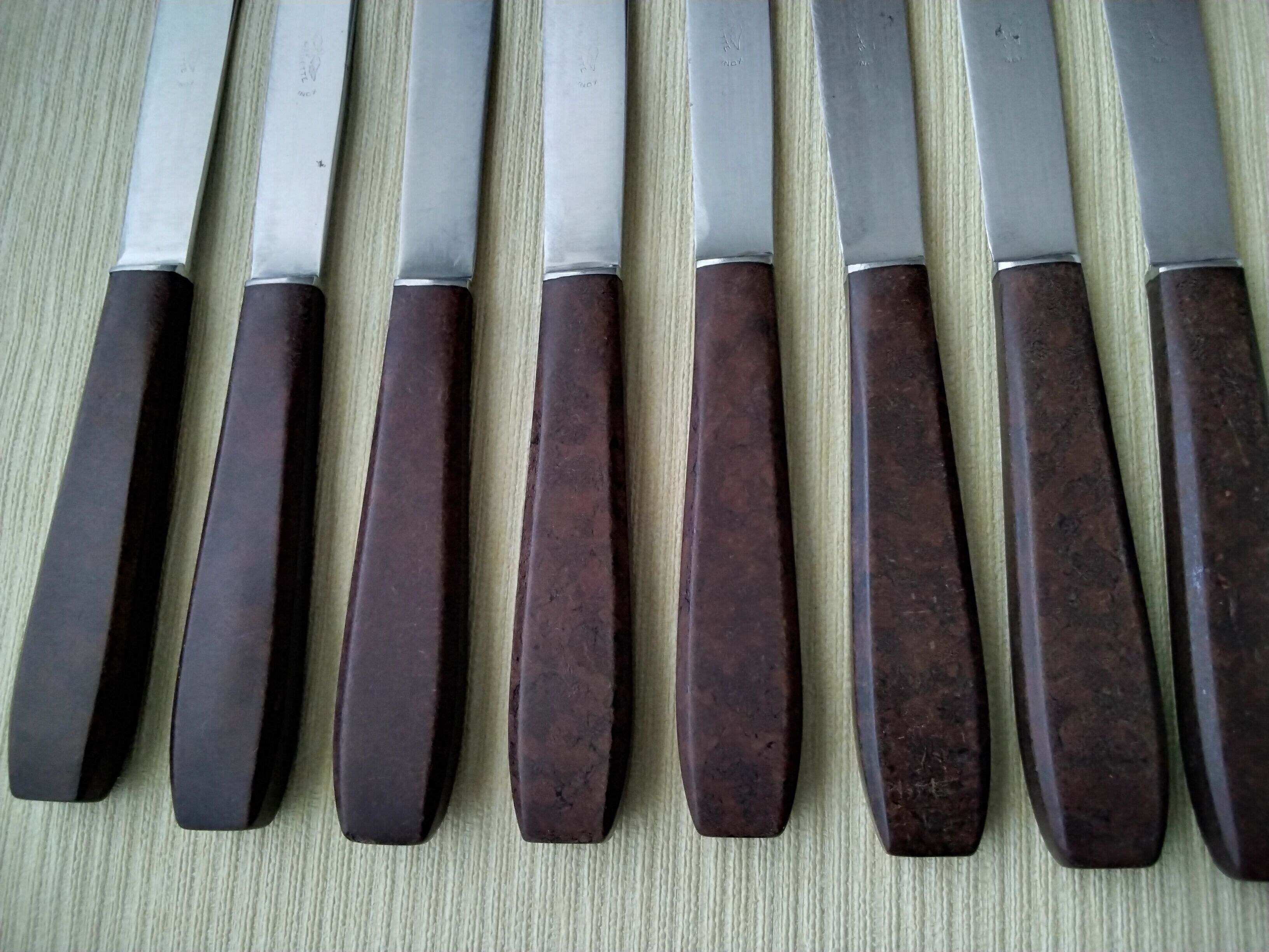 Set of 8 vintage stainless steel and brown bakelite table knives