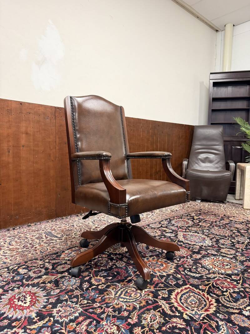 Chaise de bureau Chesterfield marron classique anglaise