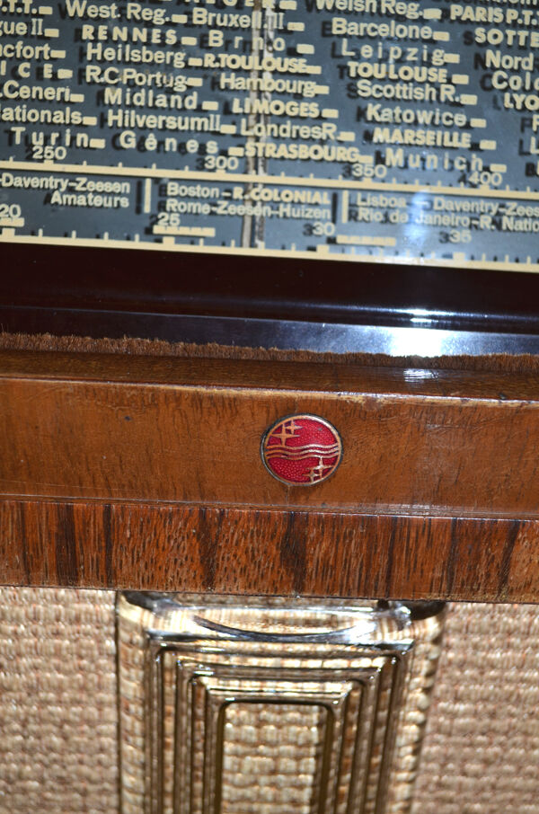 Philips Mono radio station