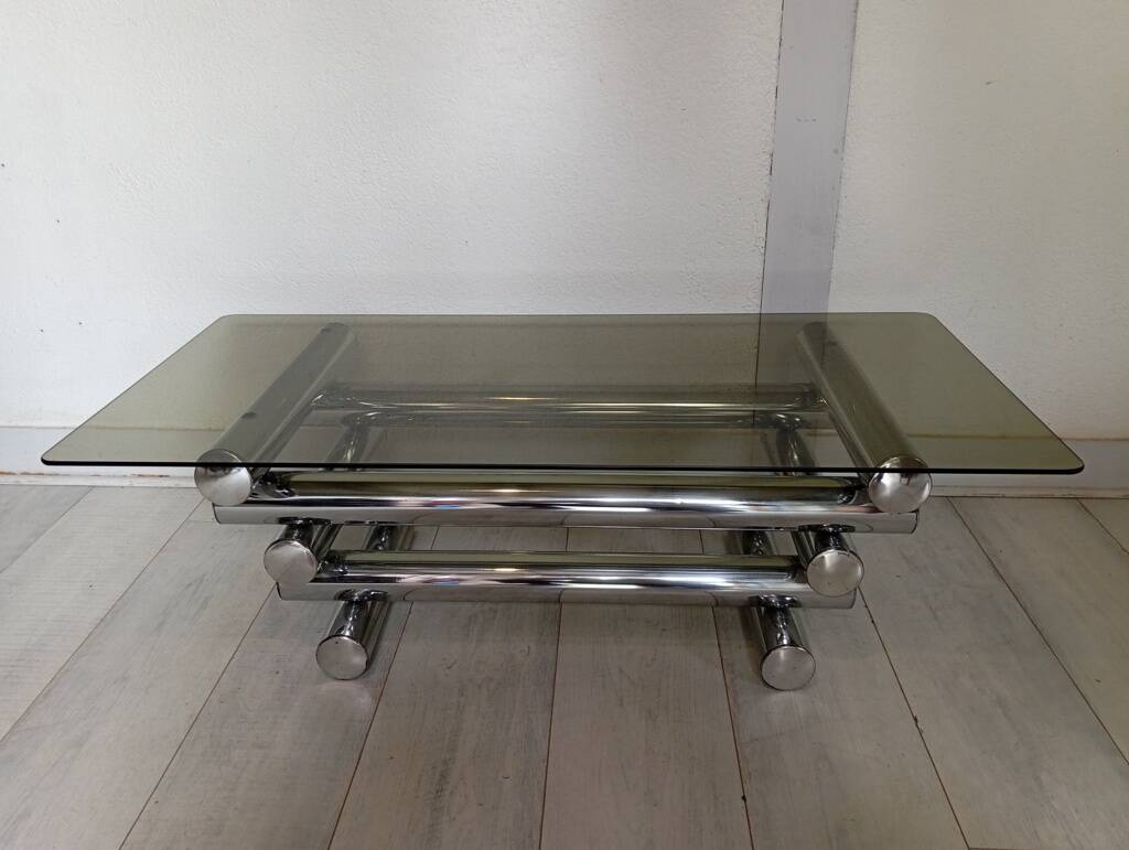 Table basse en métal chromé et verre fumé, années 70