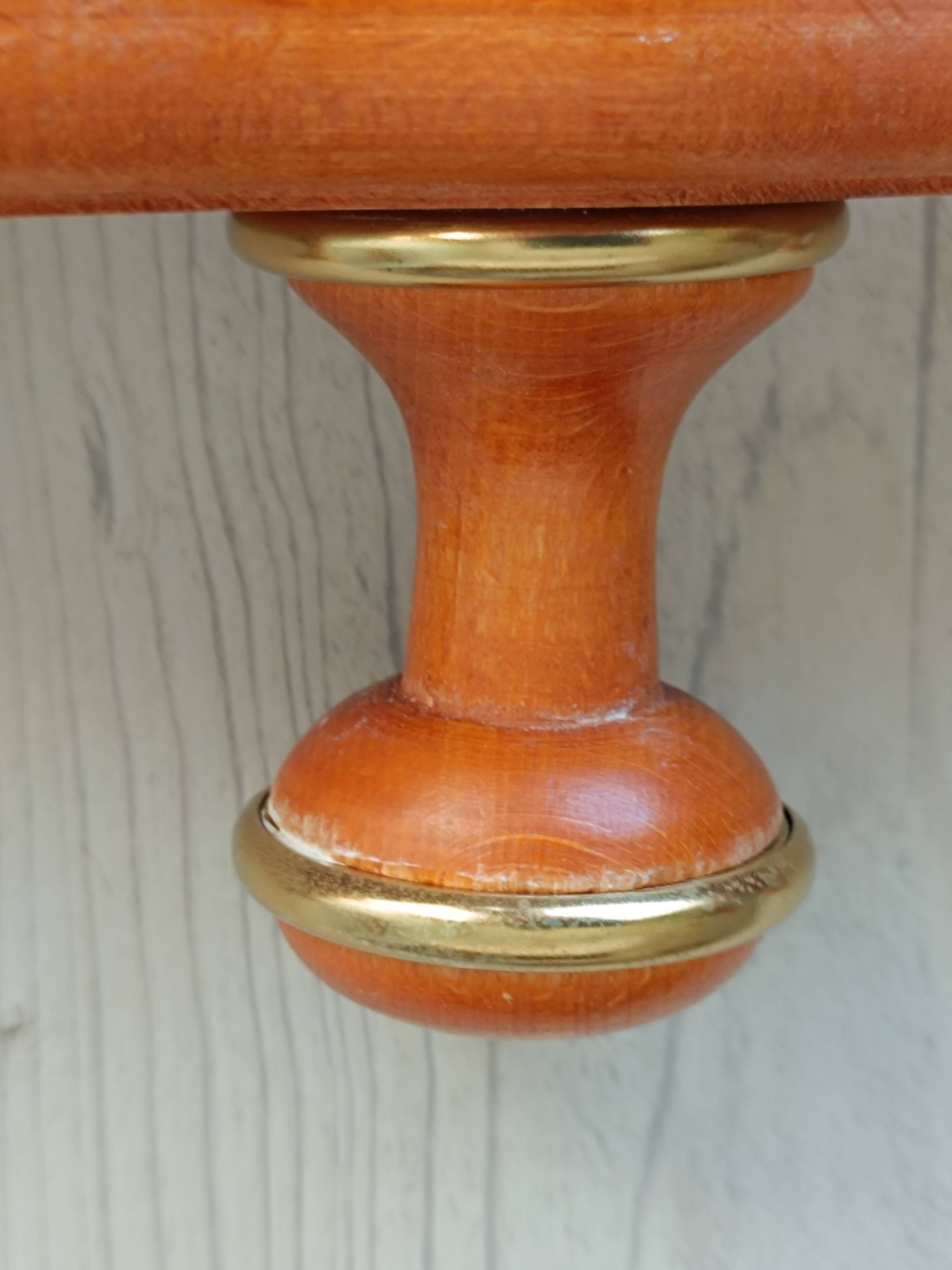 Wall-mounted coat rack in wood and brass
