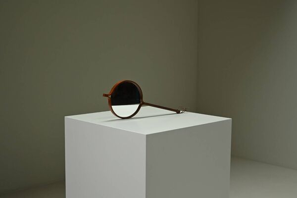 Miroir à main en palissandre de Hans-Agne Jakobsson fabriqué à Markaryd, Suède des années 1950.