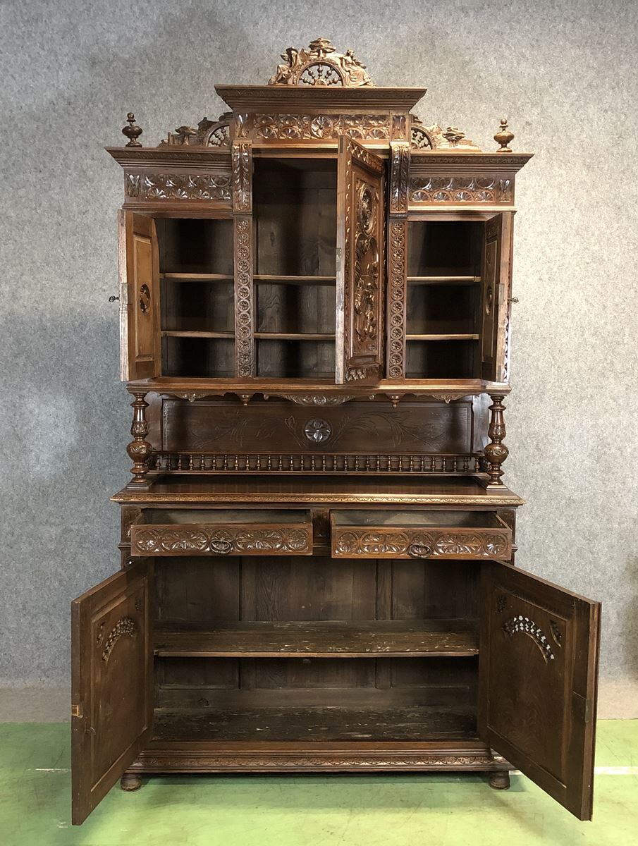 Breton buffet early 20th century in chestnut