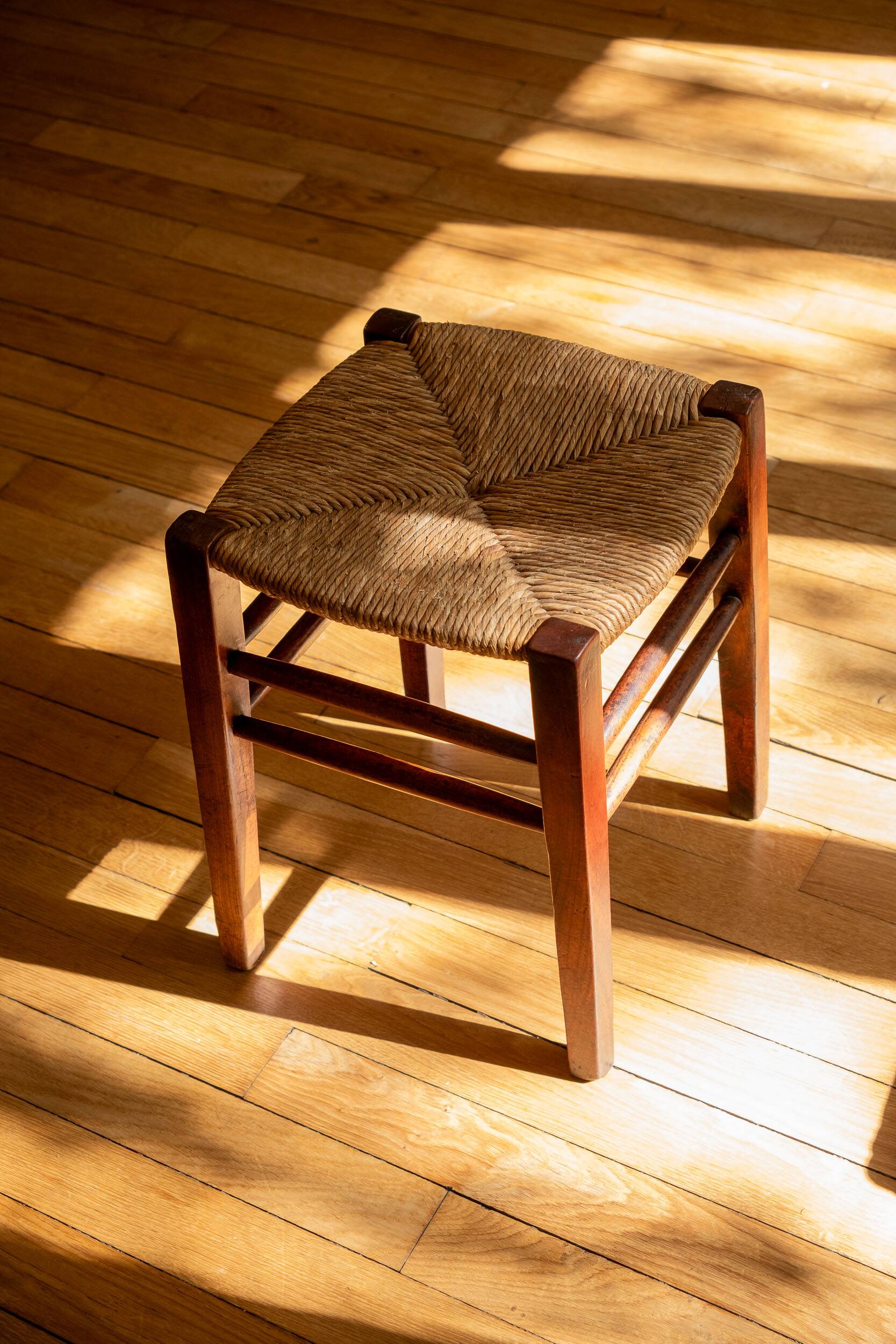 Wood and straw stool - Rustic style