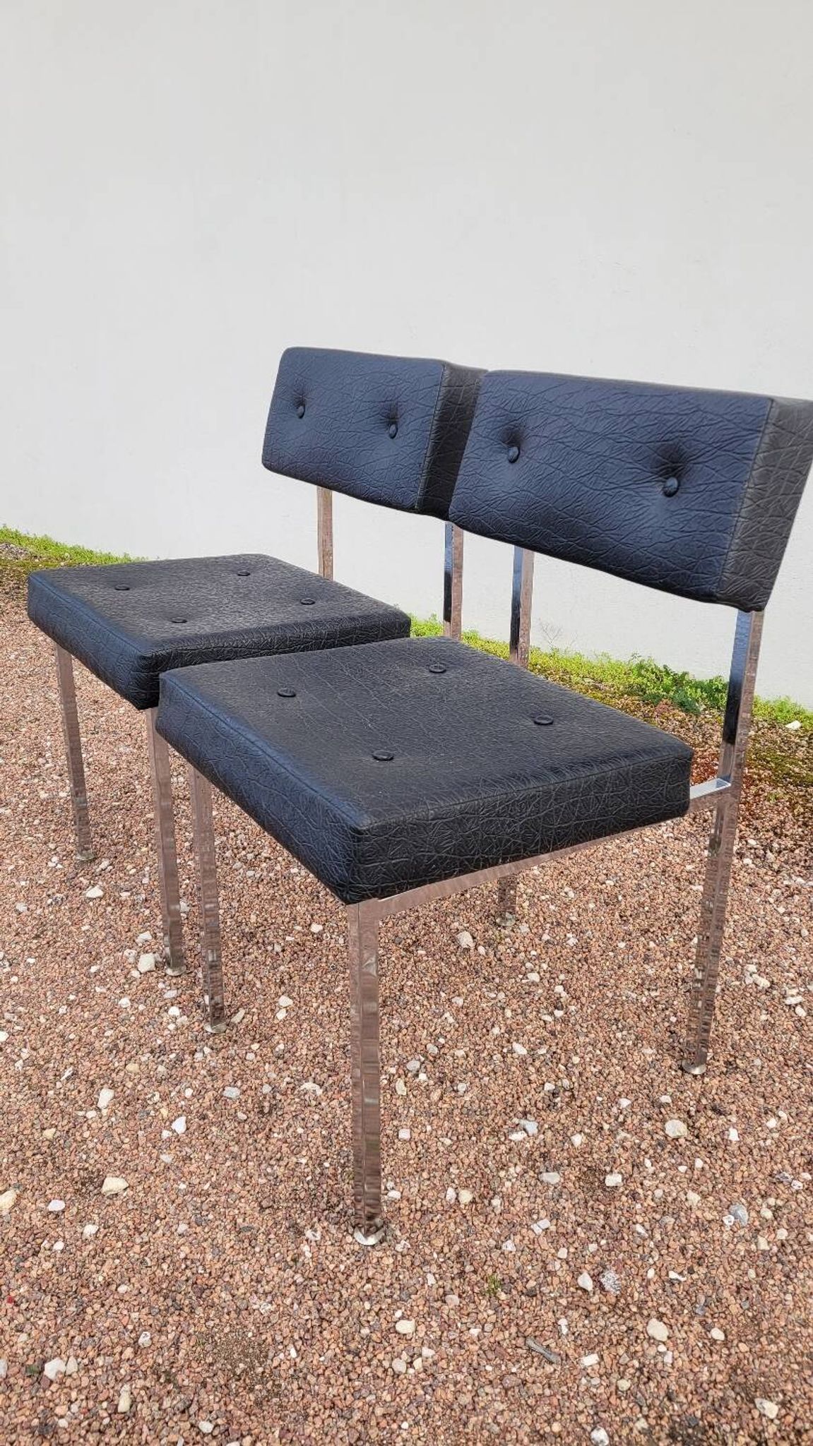 Paire de chaises en skaï design chromé - 1950s