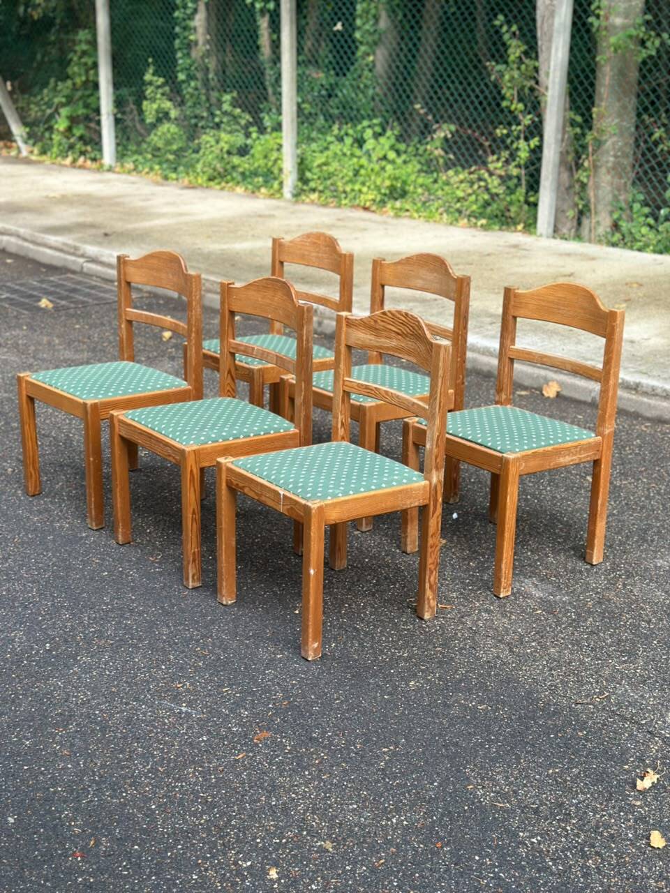 Set of 6 vintage solid wood chairs — Green fabric seats
