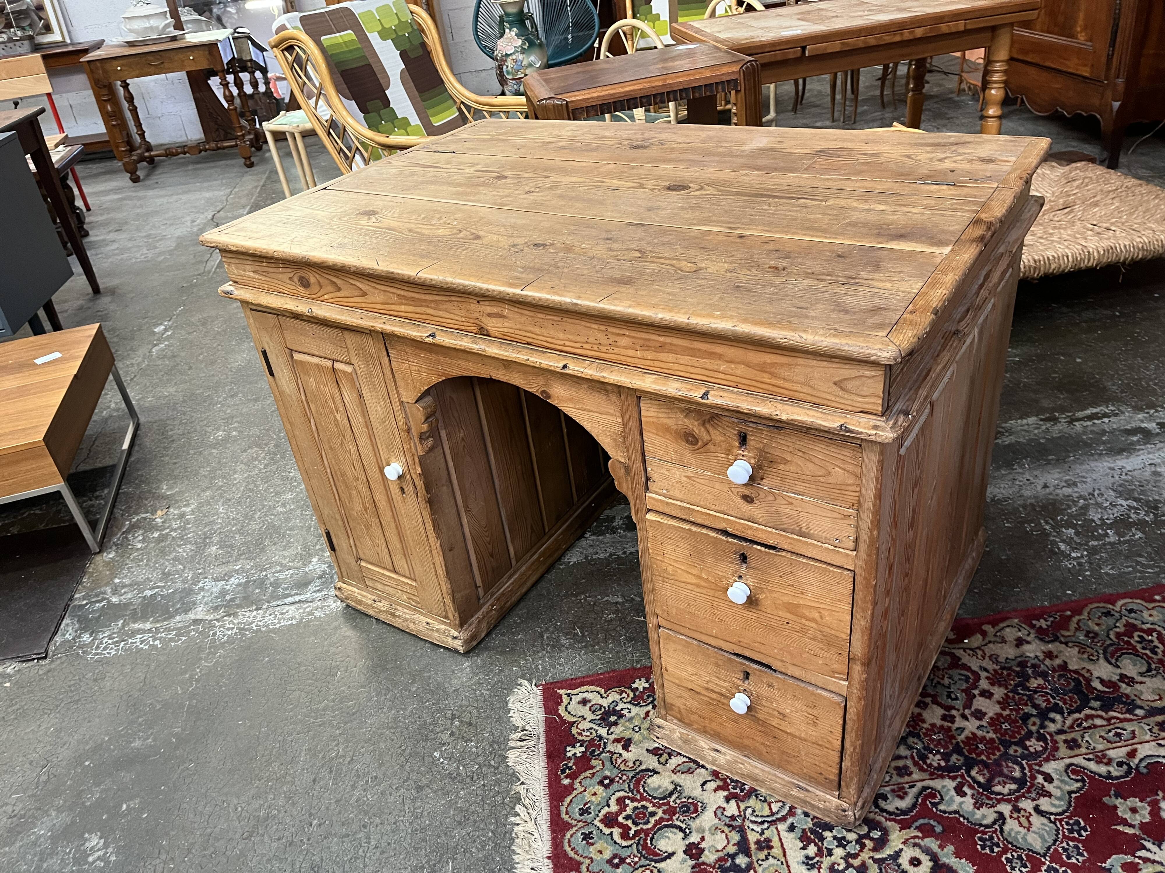 bureau anglais ancien en pin
