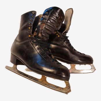 Pair of vintage ice skates Alviera