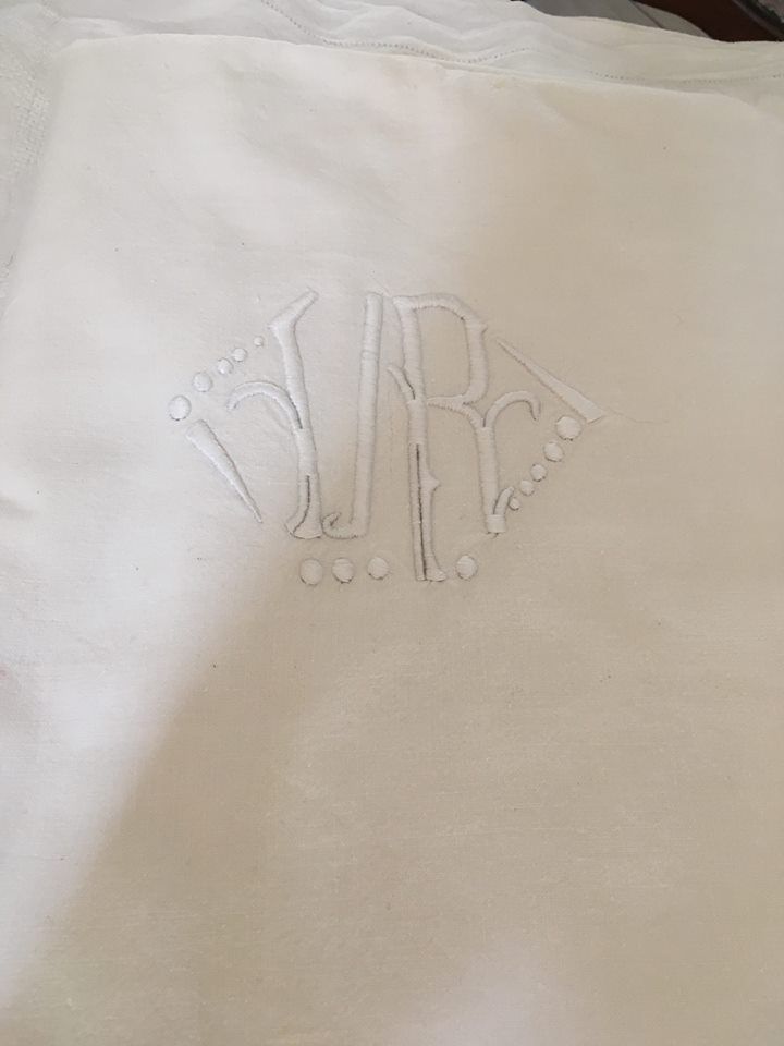 Old cloth cotton white Monogram V R.