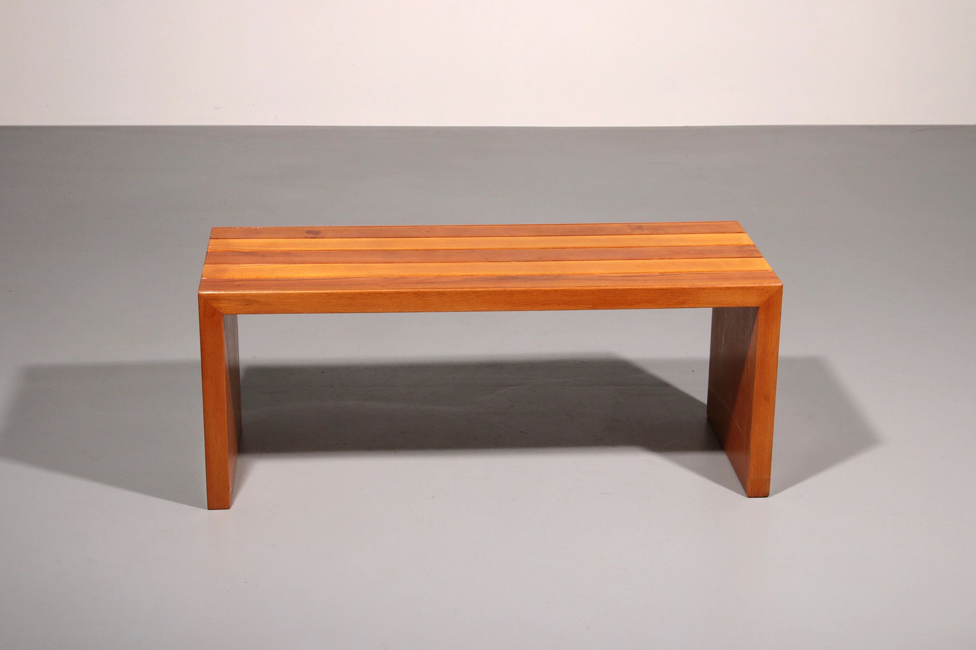 Elegant Italian mid-century beechwood bench (1960s)
