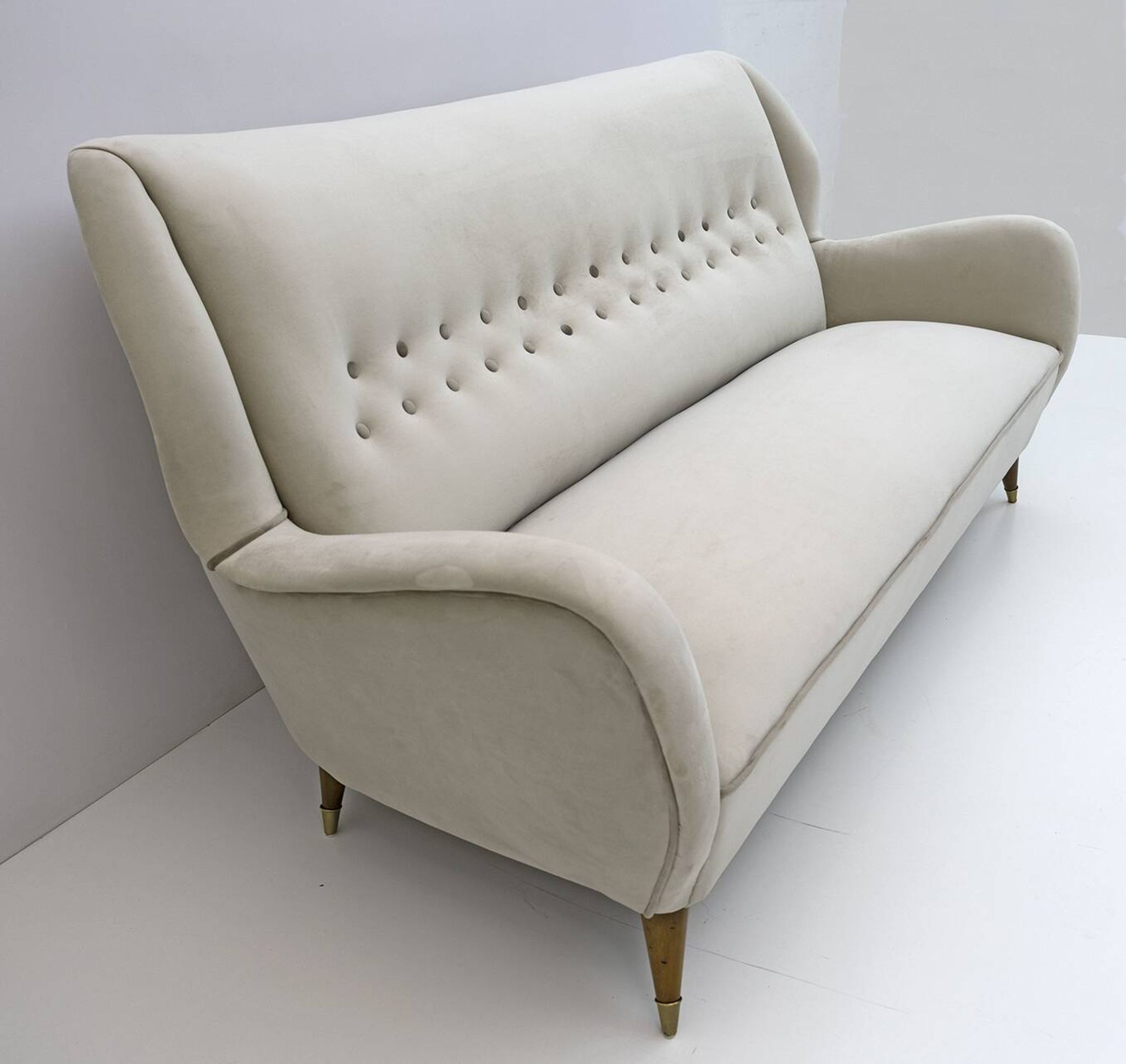 Attributed Gio Ponti Mid-Century Modern Velvet Sofa for ISA, 1950s