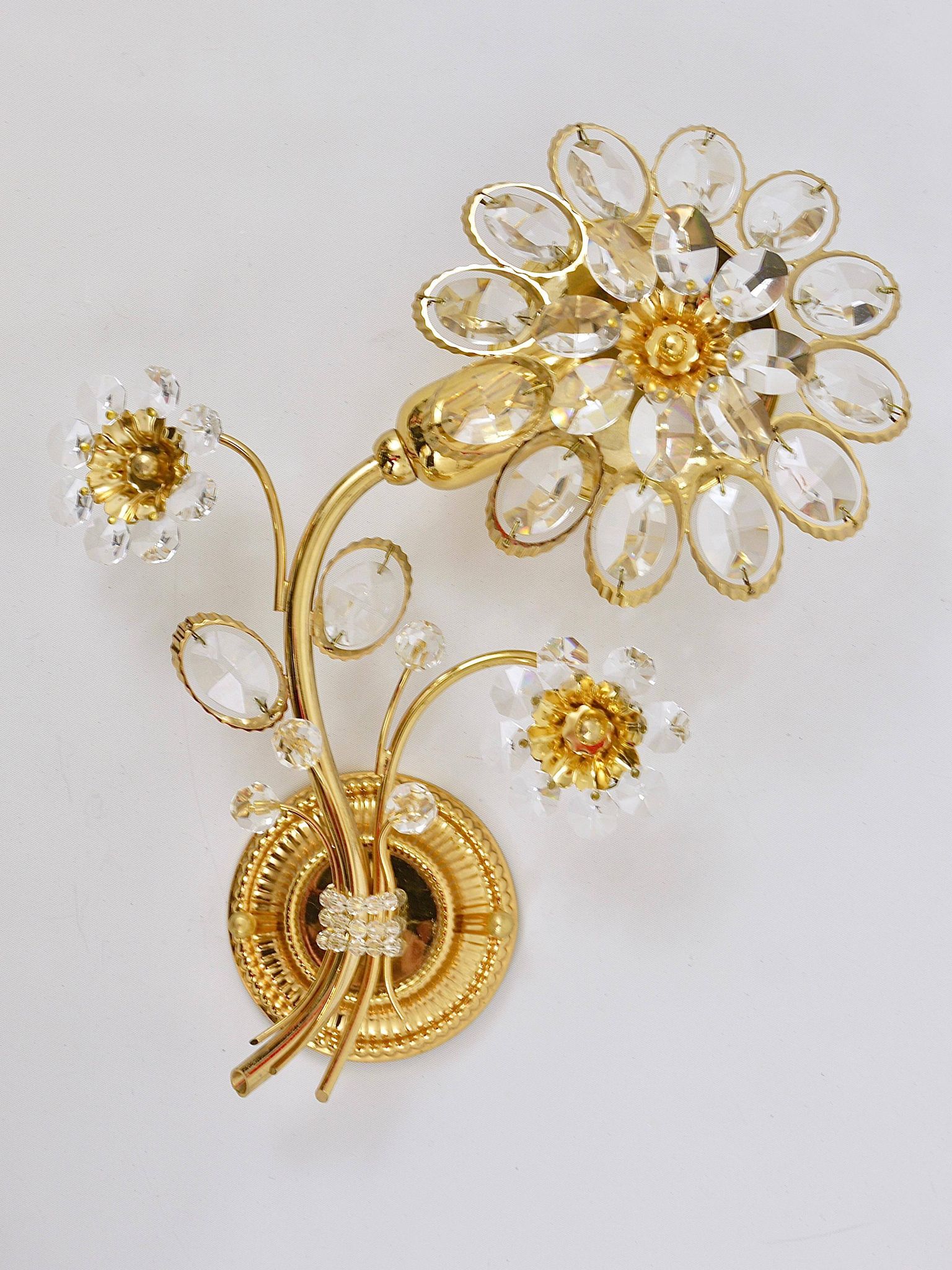 Pair of wall sconces flower in crystal with gilded brass by Ernst Palme, Palwa Germany, 1970s.