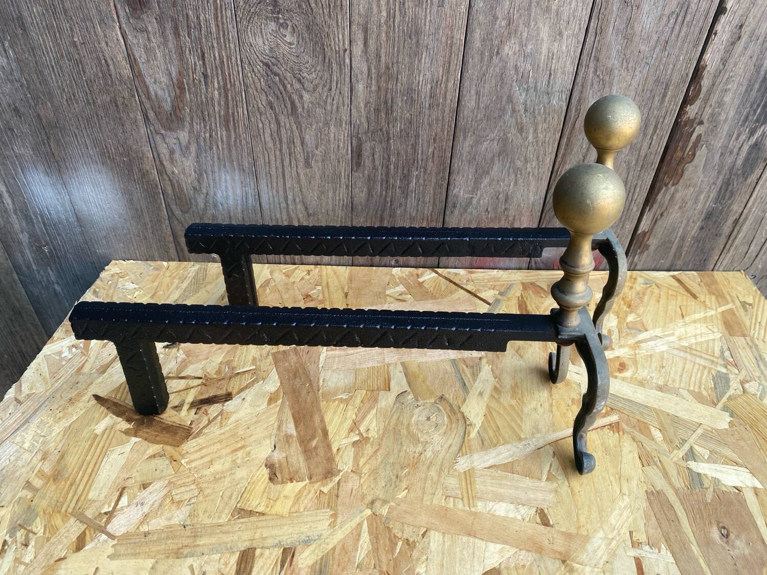 Paire de Chenets Cheminée Ancien Fonte Noire + Bronze Vintage