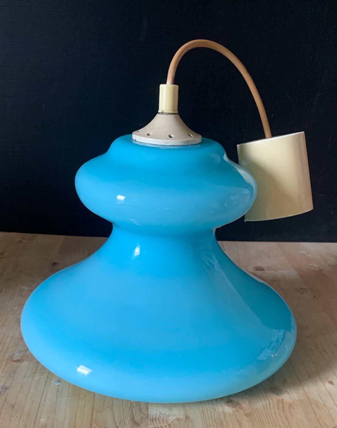 Suspension opaline bleu vintage