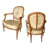 Paire de fauteuils cabriolets Louis XVI en soie