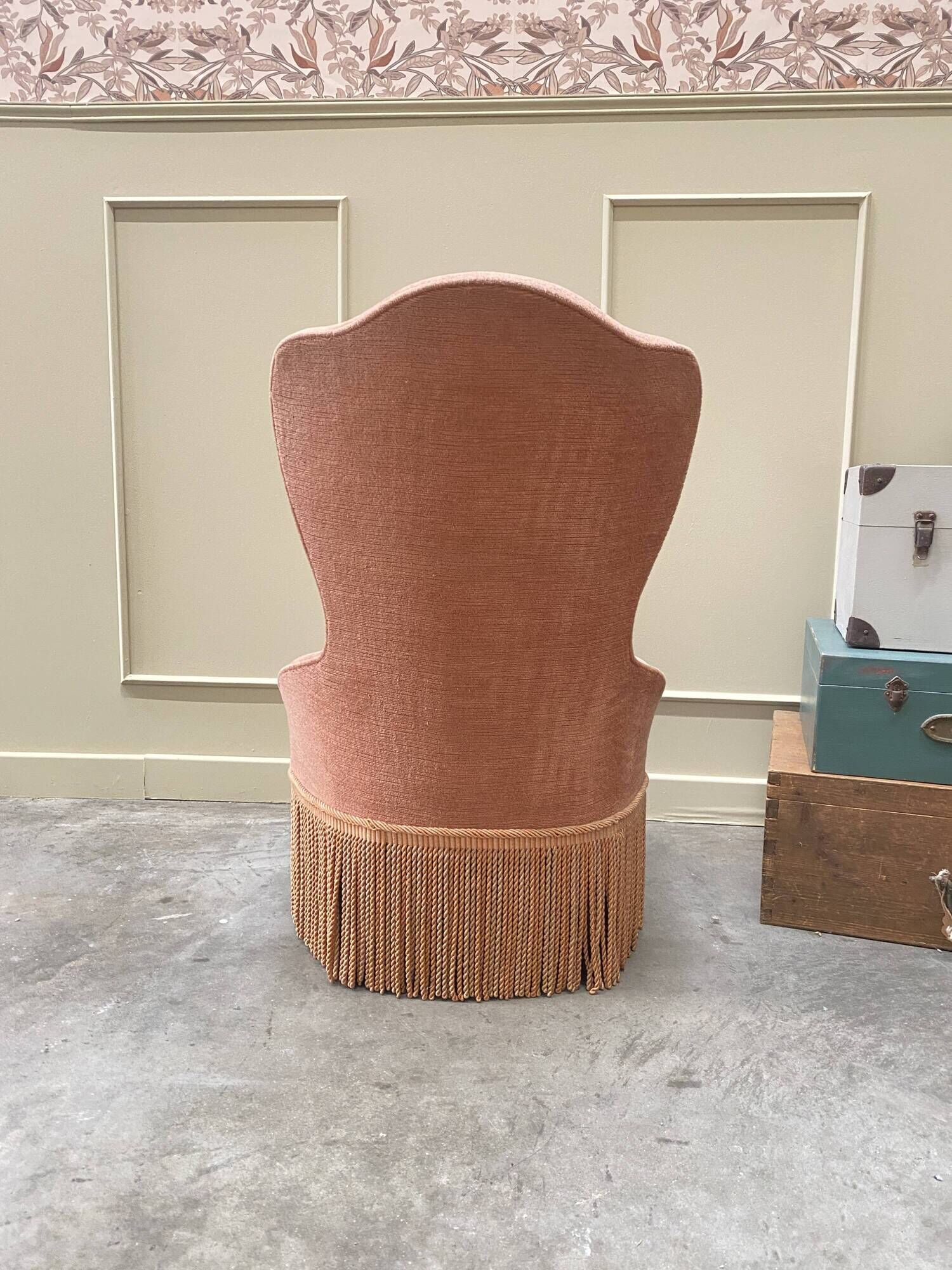 pink frog chair