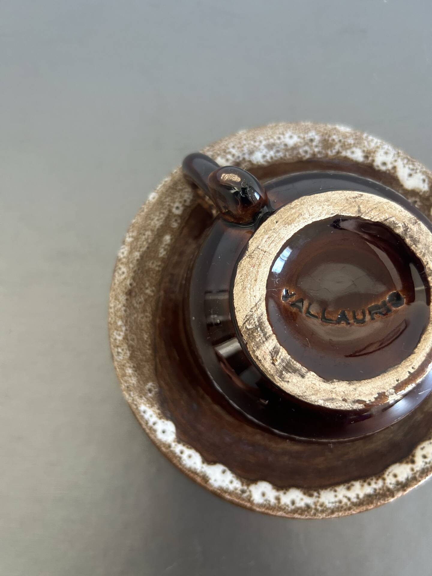 Tasses et soucoupes Vallauris