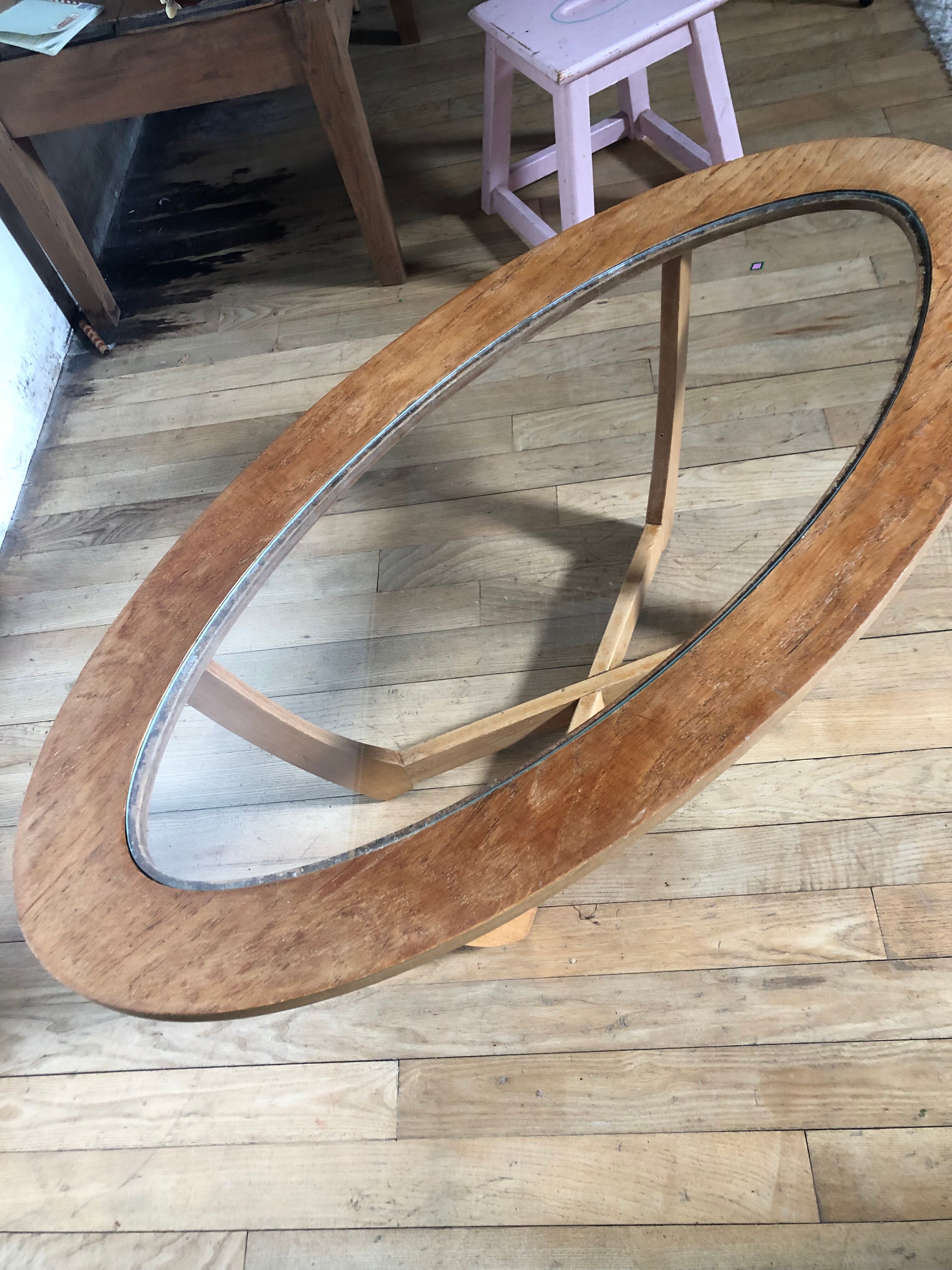 Oval coffee table