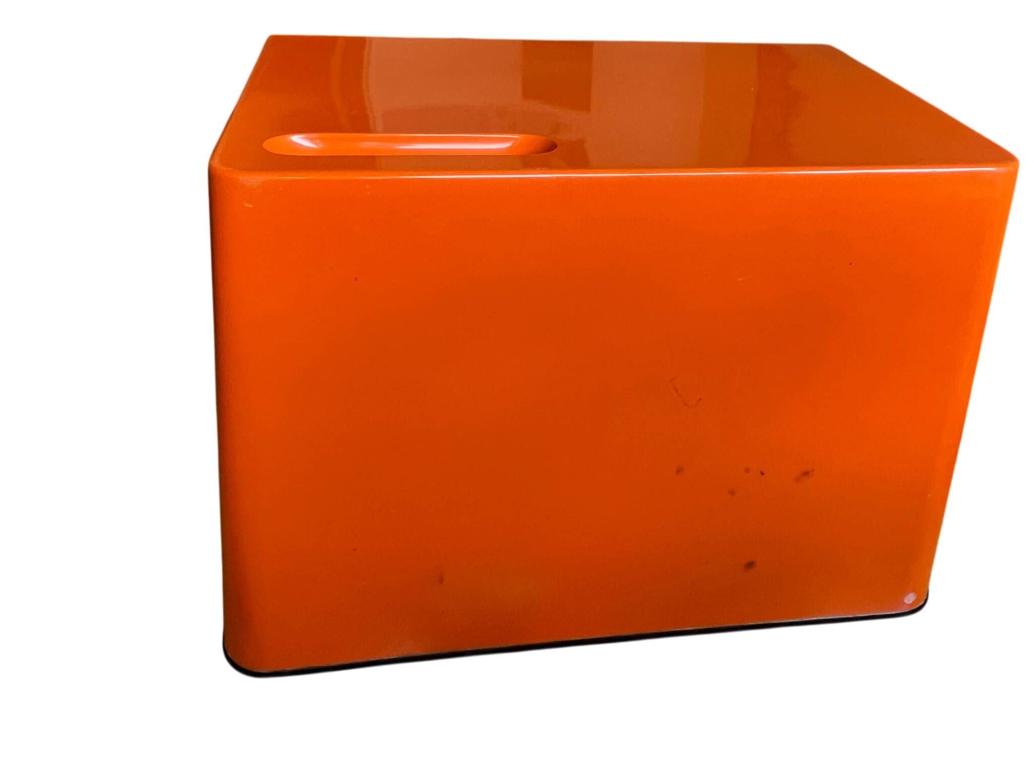Ozoo Space Age orange storage bench, design by Marc Berthier, 1970s.