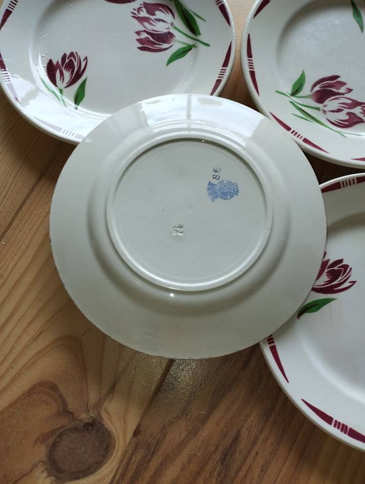 Lot de 4 assiettes à dessert anciennes de la manufacture Badonvill