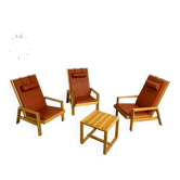 Scandinavian design lounge set in pine with 3 lounge chairs and a table from the 70s.