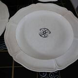 8 Wedgwood plates in English earthenware 19th black monogram
