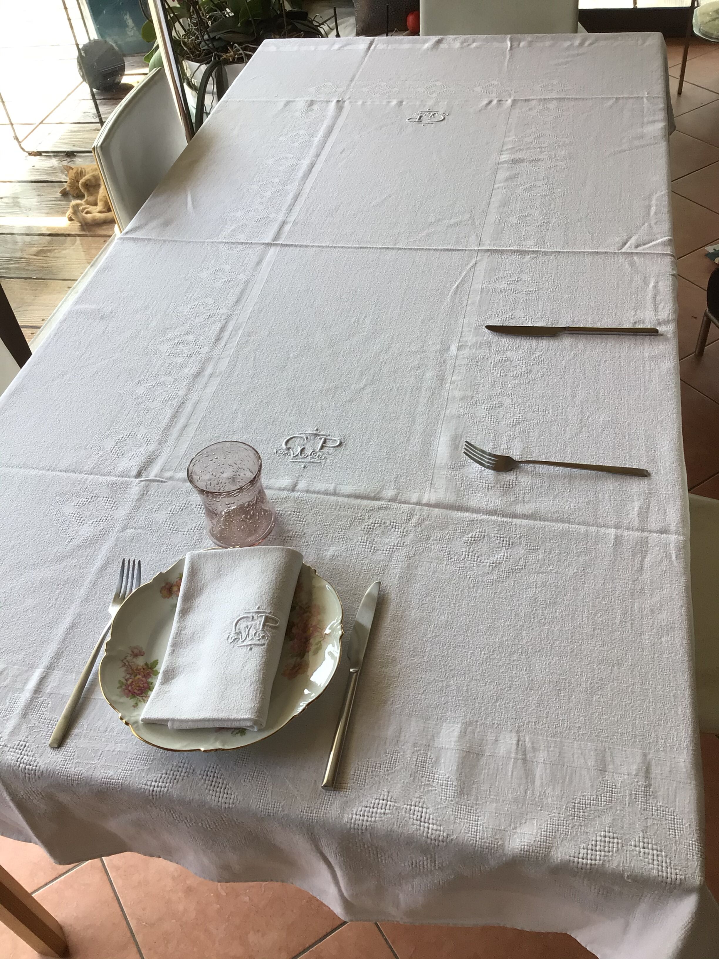 GP embroidered rectangle tablecloth with 9 matching diamond towels