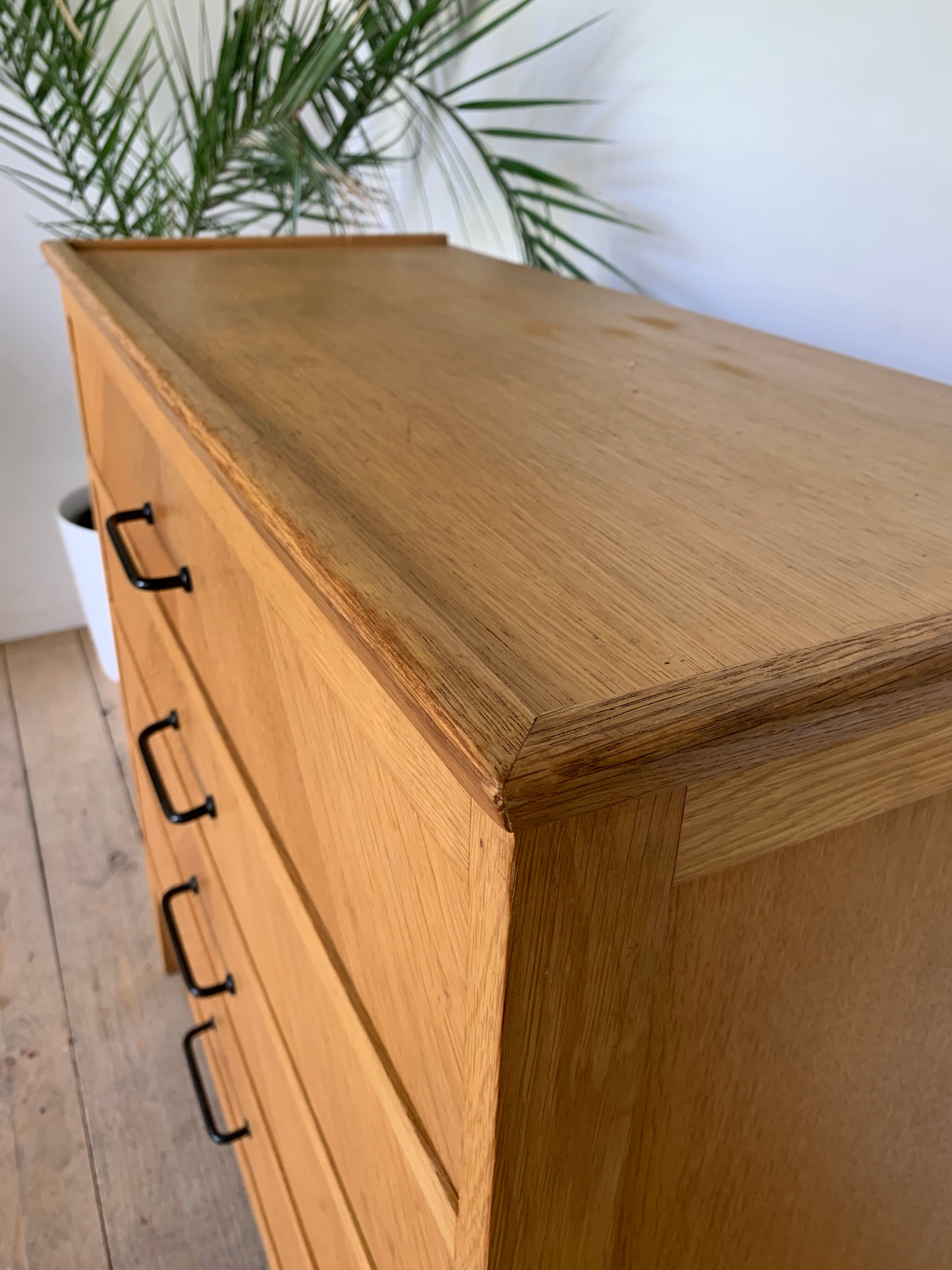 Vintage oak dresser 4 drawers